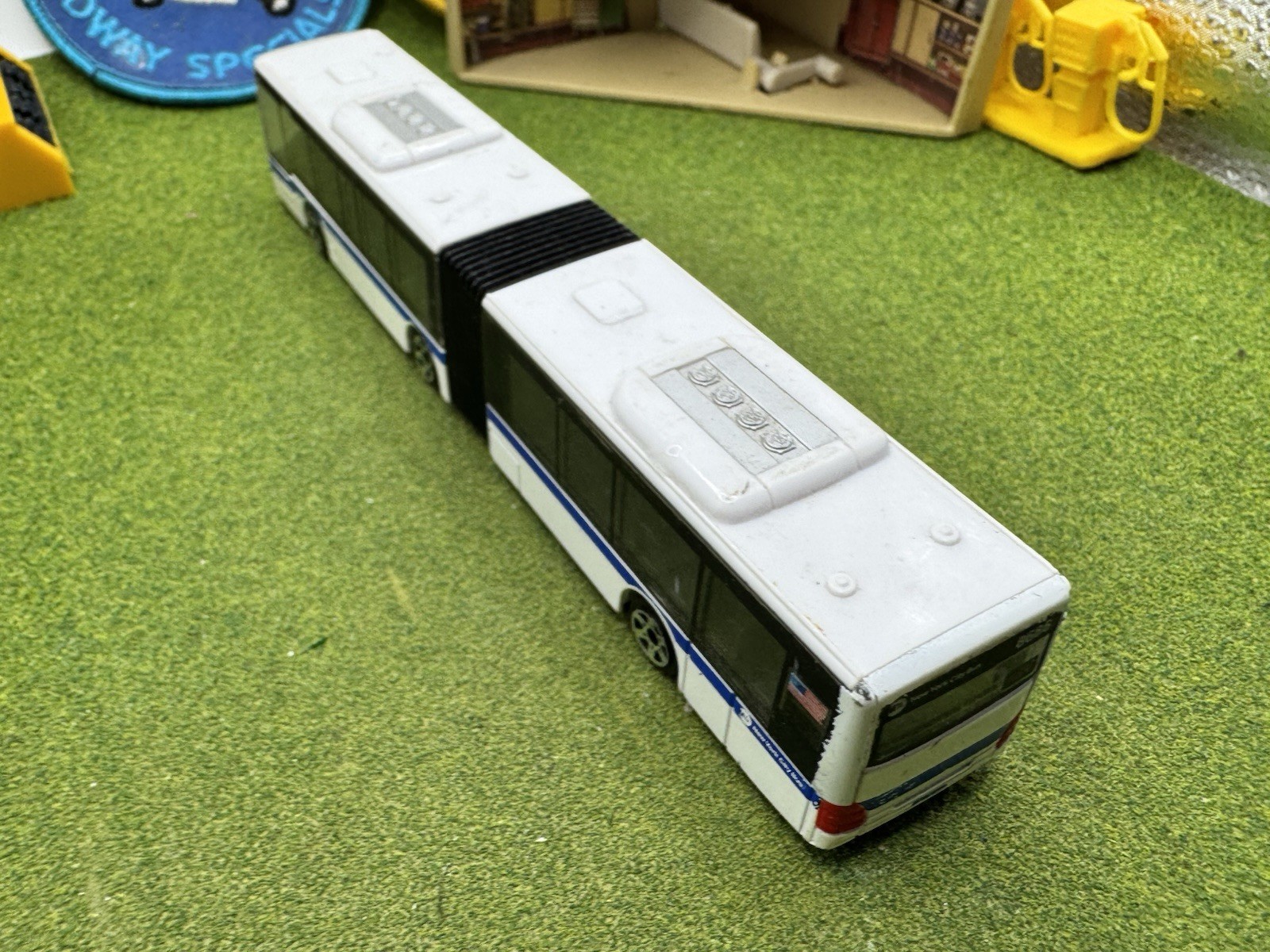 Daron MTA New York City Bus 16″ Articulated Bus Realtoy NYC 1/64