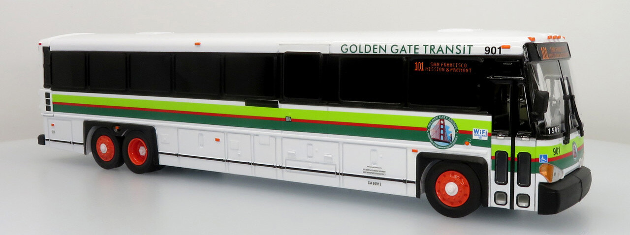 MCI D4500CT Coach Bus Golden Gate Transit-California 1:50 Scale Iconic Replicas