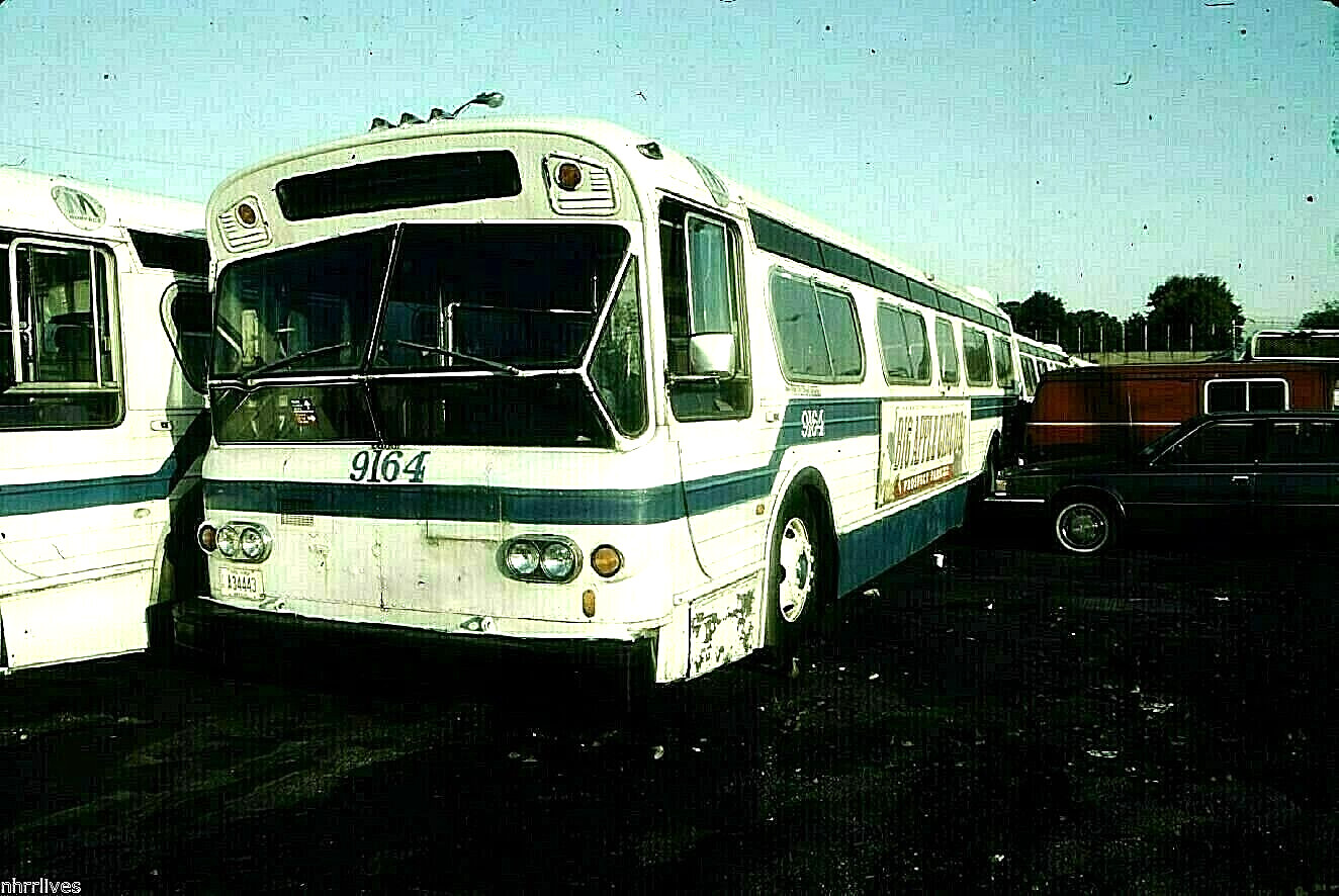 ORIGINAL KODACHROME SLIDE NYC BUS 1977 FLXIBLE #9164 GLEASON DEPOT OCT 22, 1992