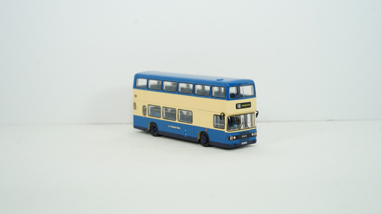 EFE Gilbow 1/76 Leyland ECW Olympian Preston Bus Item 29604 NEW W20