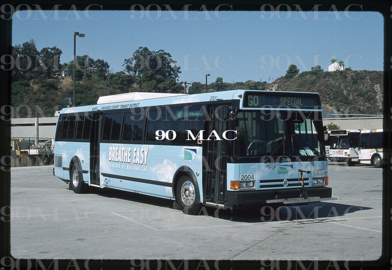 NORTH COUNTY TRANSIT DISTRICT. BUS #2004. Oceanside(CA). Original Slide 1993.(A)
