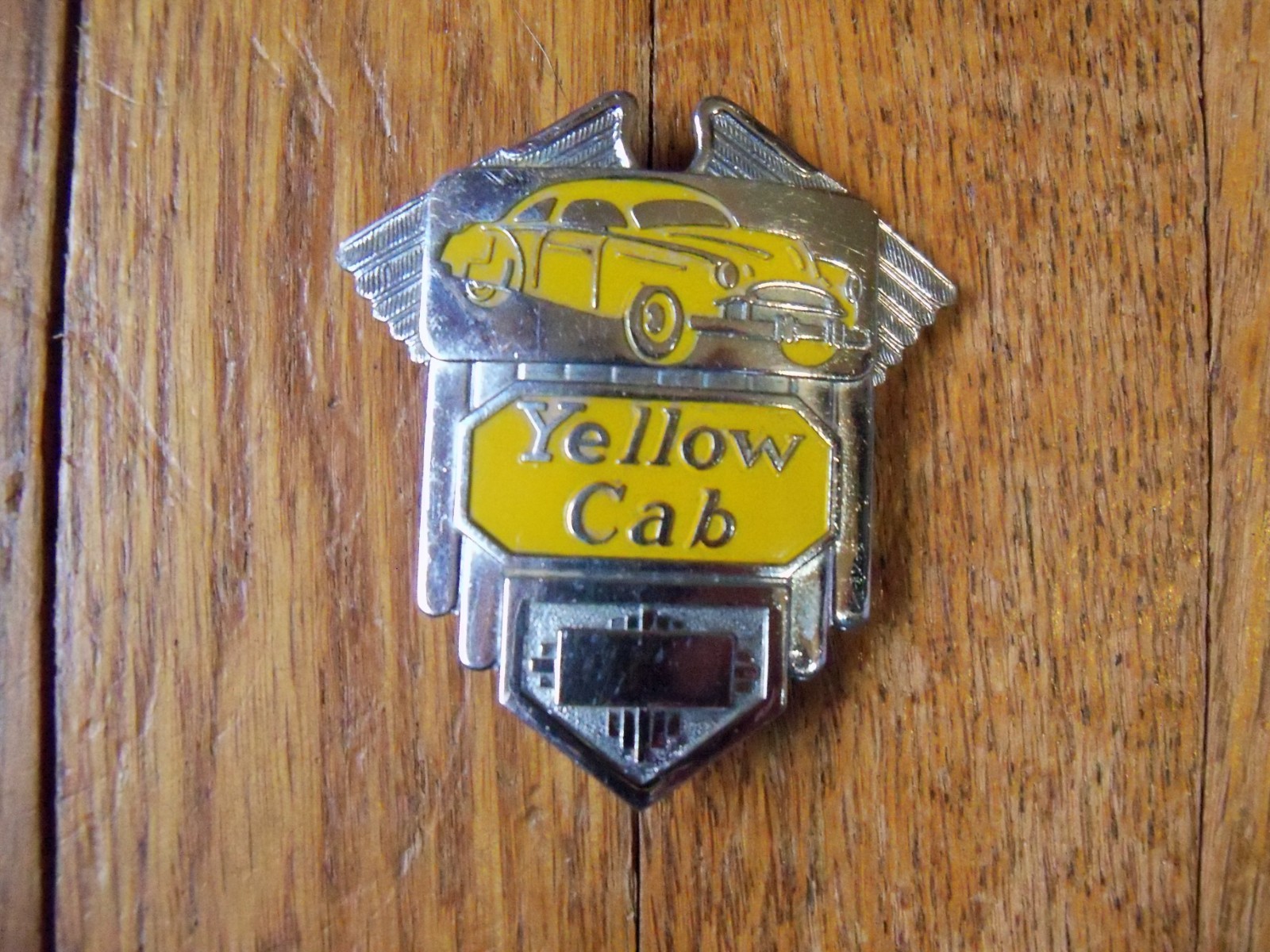 VINTAGE 1940’s YELLOW CAB TAXICAB DRIVER CHAUFFEUR’S HAT BADGE USA