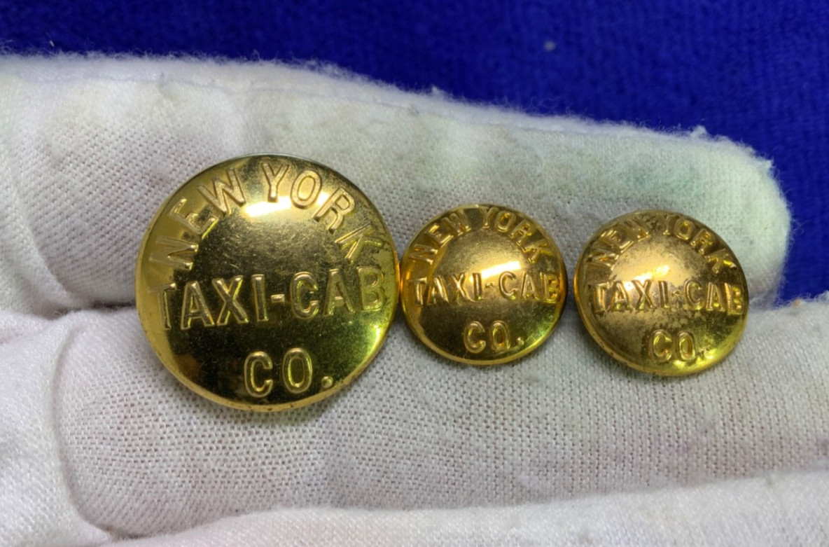 VERY RARE TRIO OF FIRST NEW YORK TAXI-CAB CO. 1907 GILT DRIVER BUTTONS 23/15mm