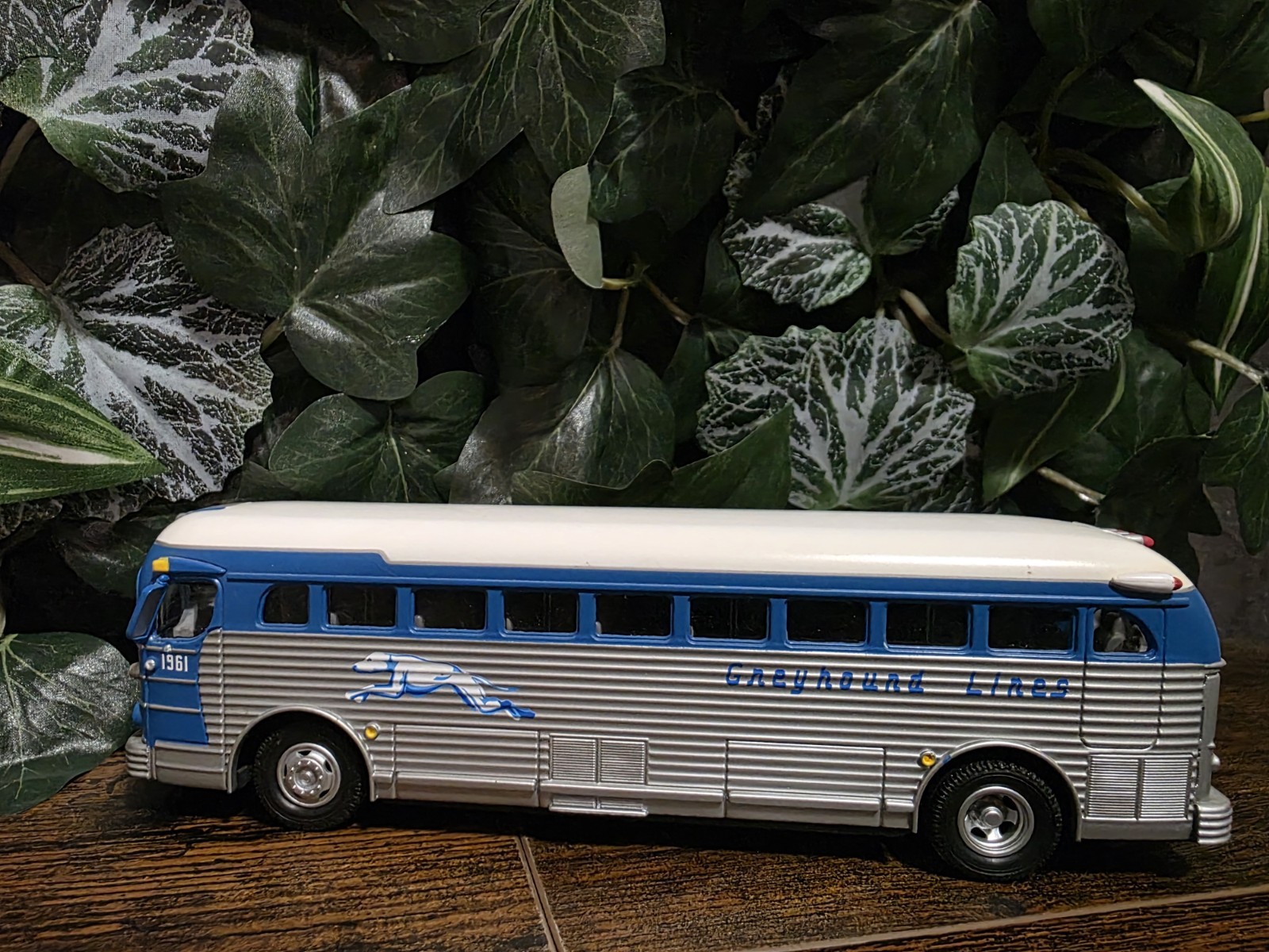 Greyhound Lines Chicago 1961 Blue & Silver Diecast Bus Model Rail King. No Box
