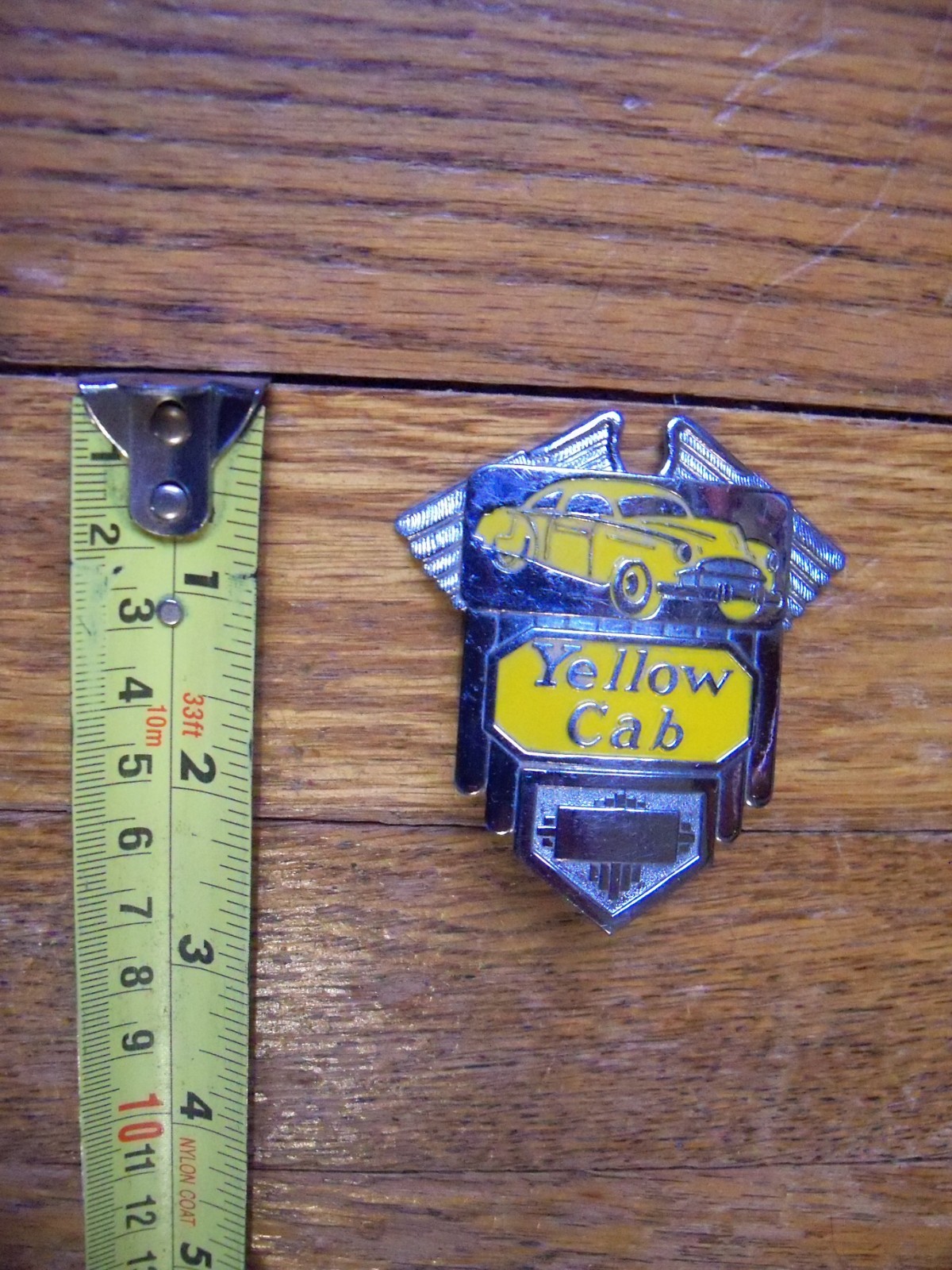 VINTAGE 1940’s YELLOW CAB TAXICAB DRIVER CHAUFFEUR’S HAT BADGE USA