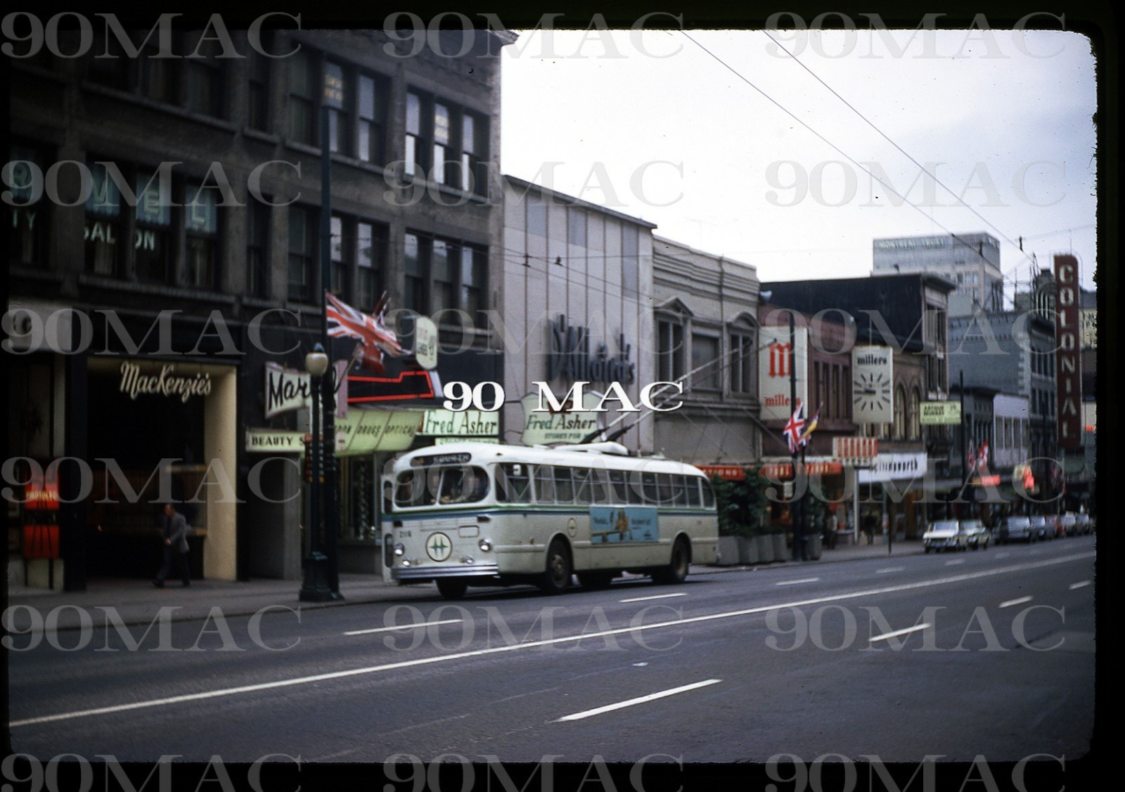 BC HYDRO. CCF BRILL TROLLEYBUS #2118. Vancouver (BC). Original Slide 1969.