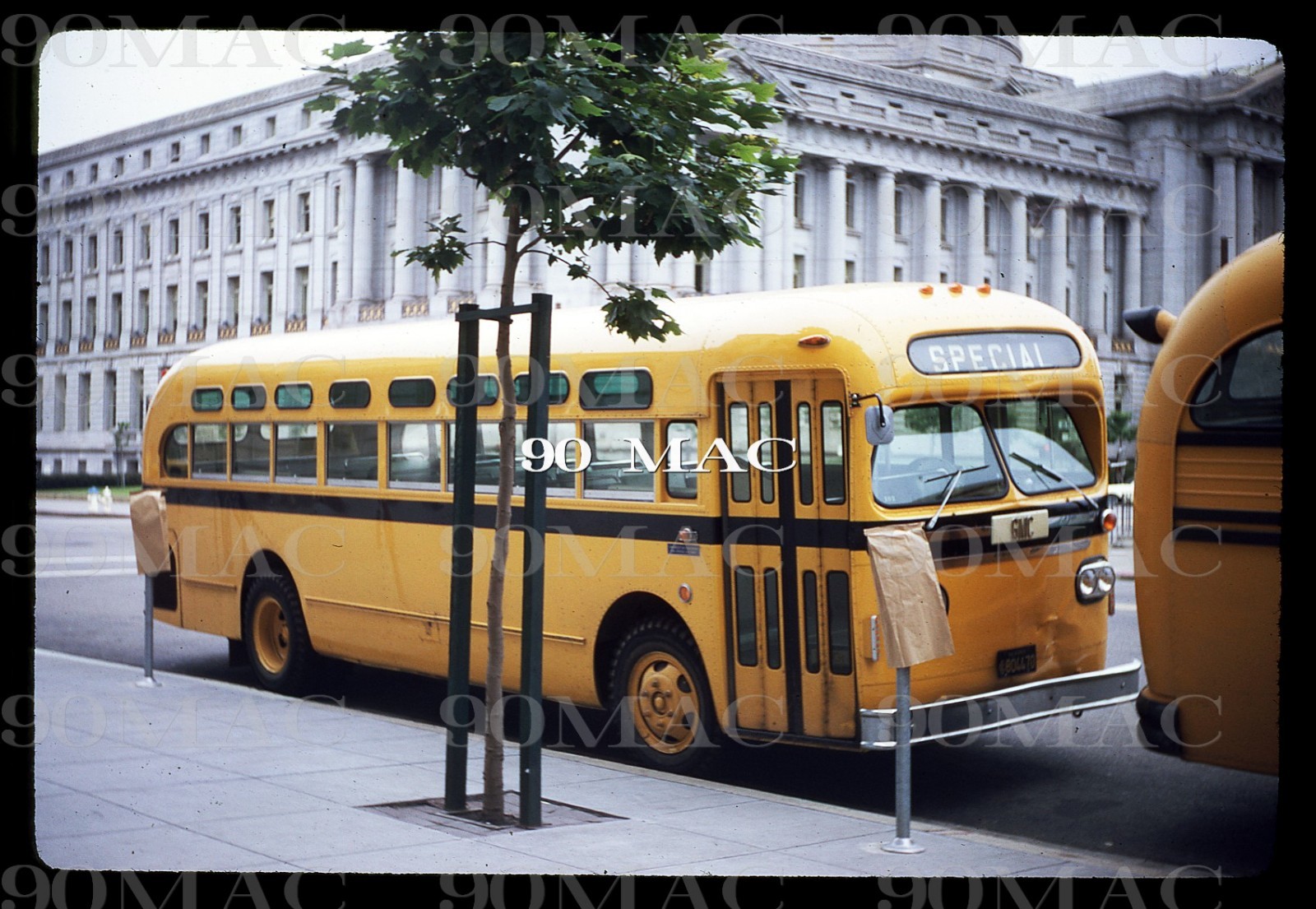 UNIV of CAL. Davis (CA). GM COACH BUS #102. Original Slide 1969. (A)