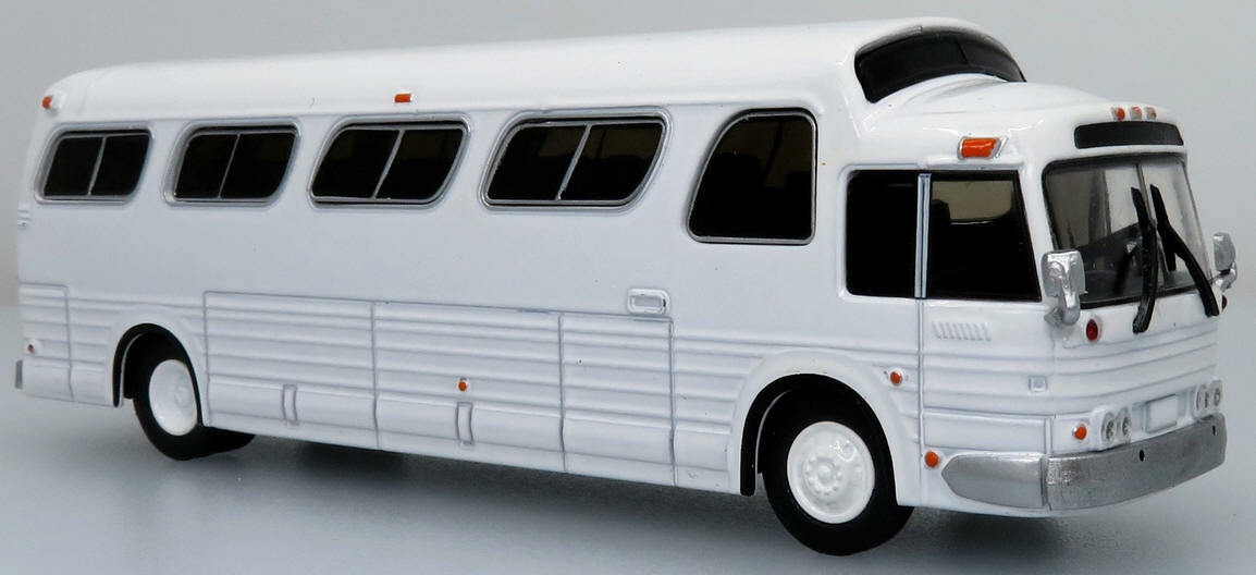 GM PD4107 Buffalo Coach Bus Blank/White 1/87-HO Scale Iconic Replicas New!