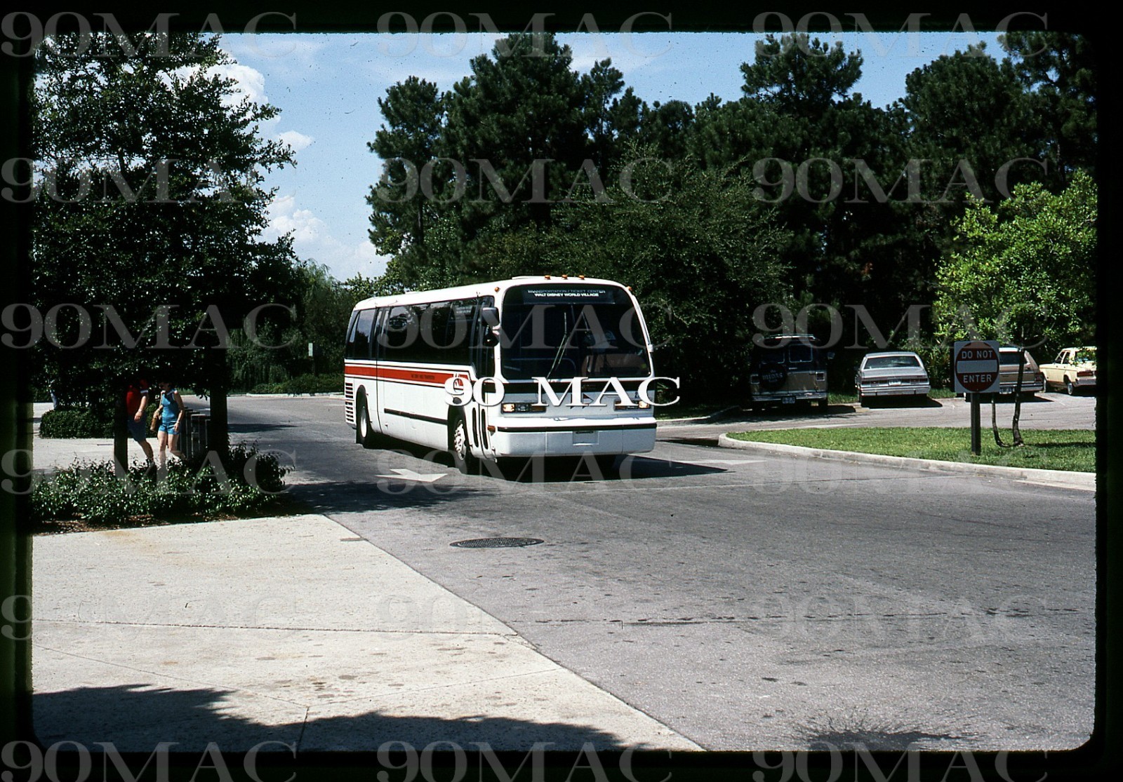 DISNEY WORLD TRANSPORTATION. GM RTS BUS#2701. Orlando (FL). Original Slide 1981.