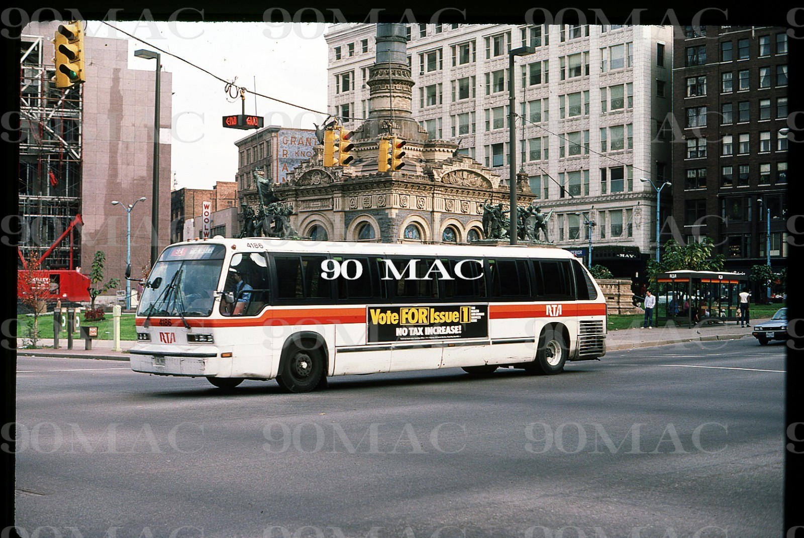 GCRTA. GM RTS BUS #4186. Cleveland (OH). Original Slide 1986.
