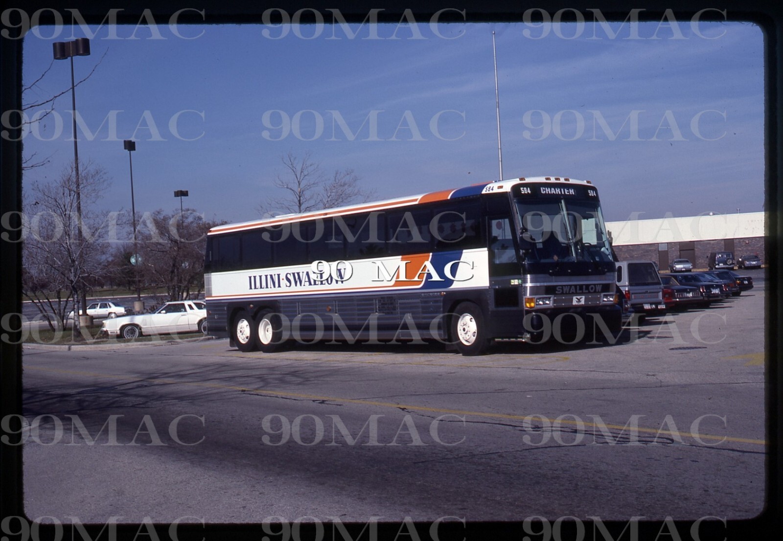 ILLINI SWALLOW. MCI BUS #584. Schaumburg (IL). Original Slide 1987.