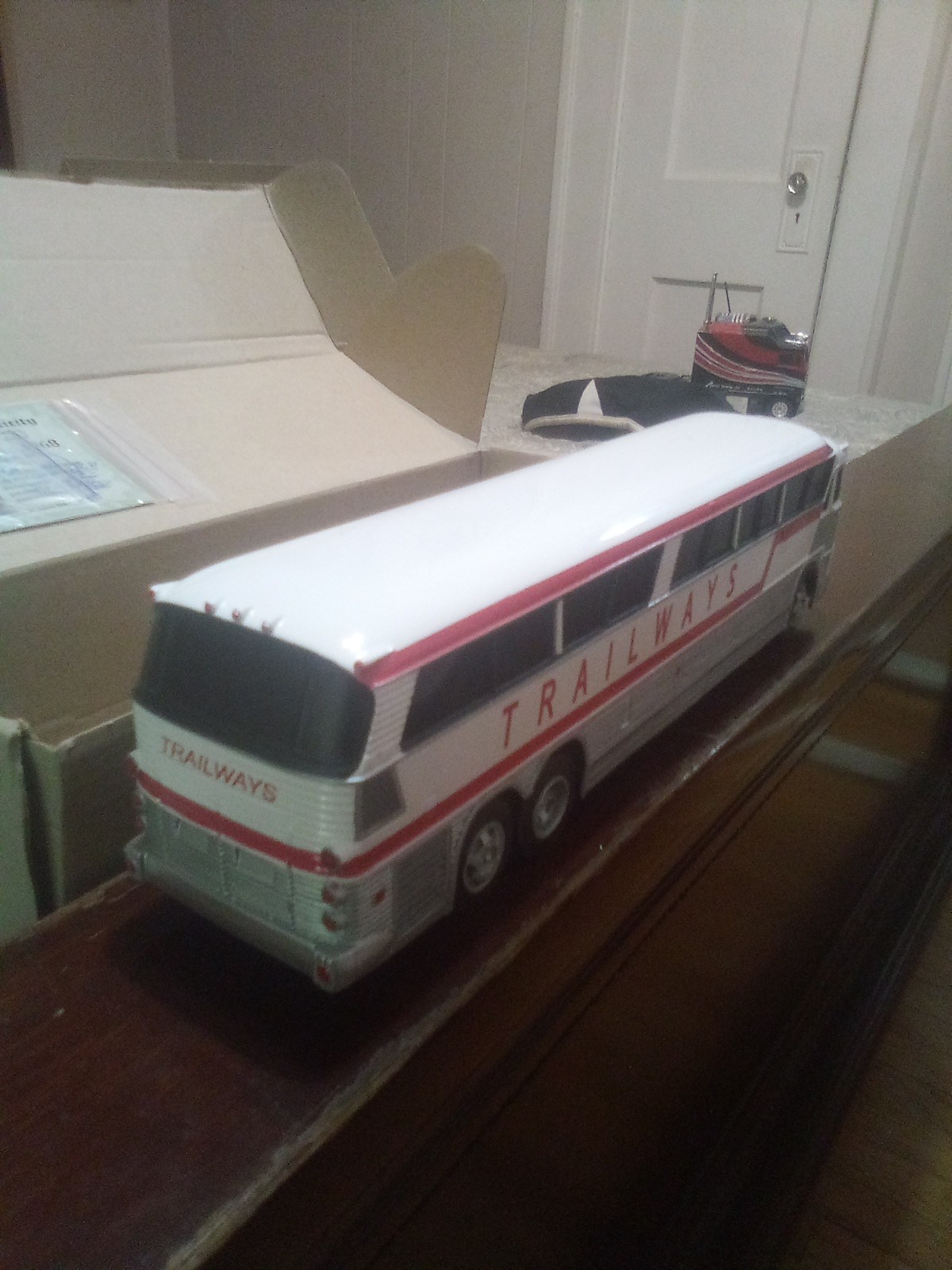 1:43 Vector MCI 7 Trailways Coach Buses (RARE)