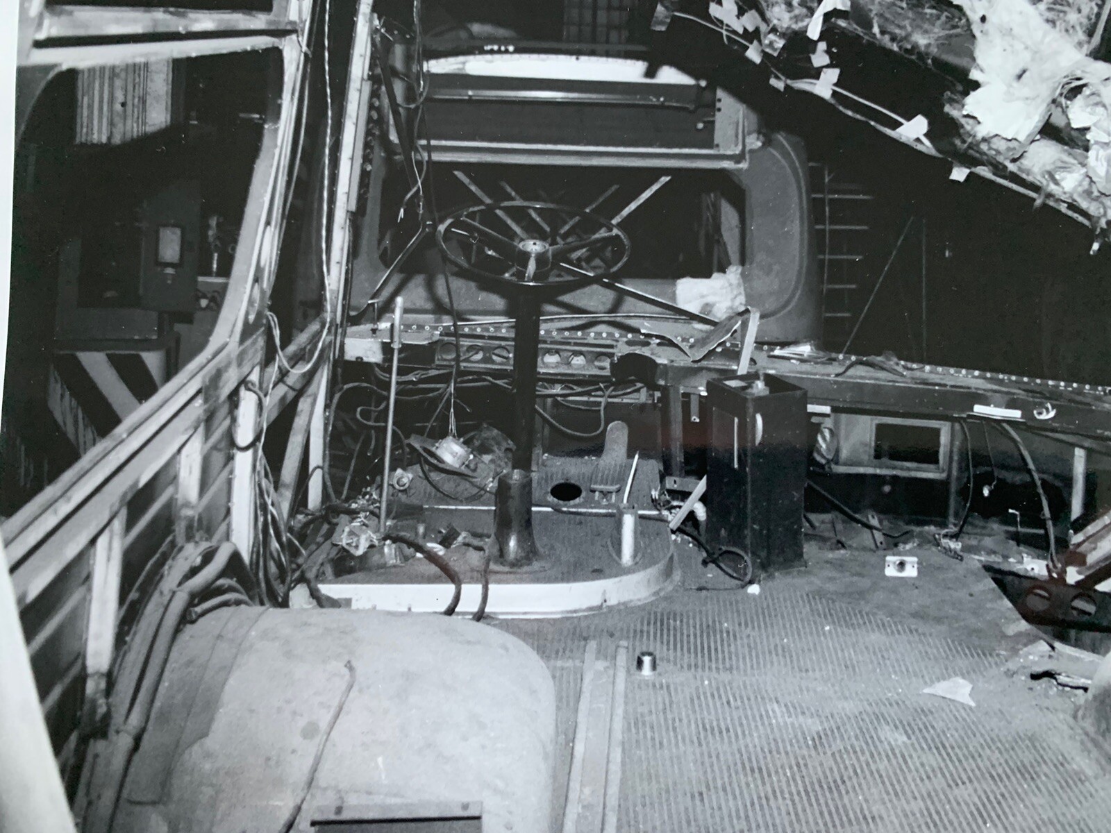 8X10 NY NYC SURFACE TRANSIT BUS B&W 1976 DAMAGED NEW YORK CITY ACCIDENT DEMOLISH