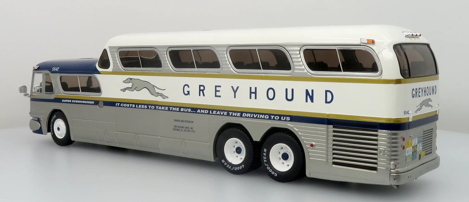 Greyhound Scenic Cruiser Bus Gold Stripe 50th Anniv. 1/43 Scale Iconic Replica