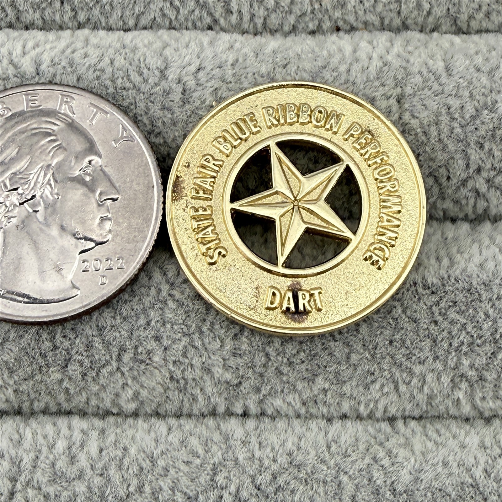 Vintage Texas State Fair Blue Ribbon Performance DART Dallas Pin Pinback #63870