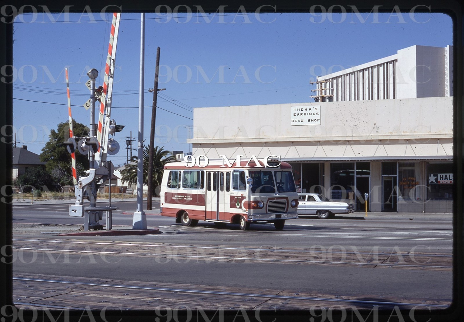 REDWOOD CITY MUNI TRANSIT. MiniBus #407. Redwood City (CA). Original Slide 1970.