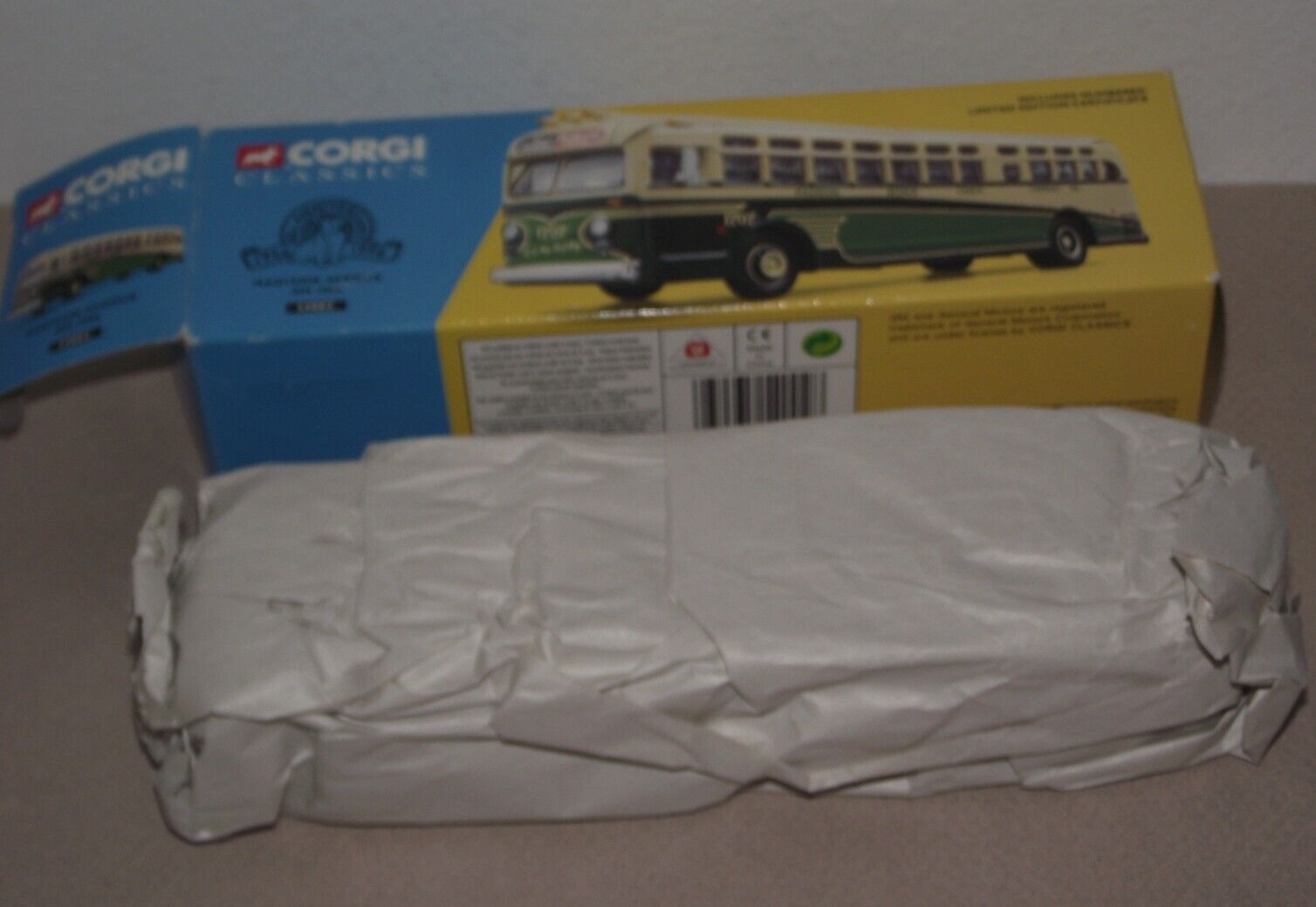 Corgi Classics General Motors 4506 Madison Avenue die cast bus model 54002 ~L