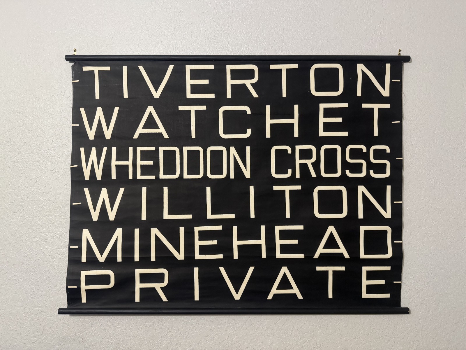 BRITISH BUS SCROLL FONT WALL ART