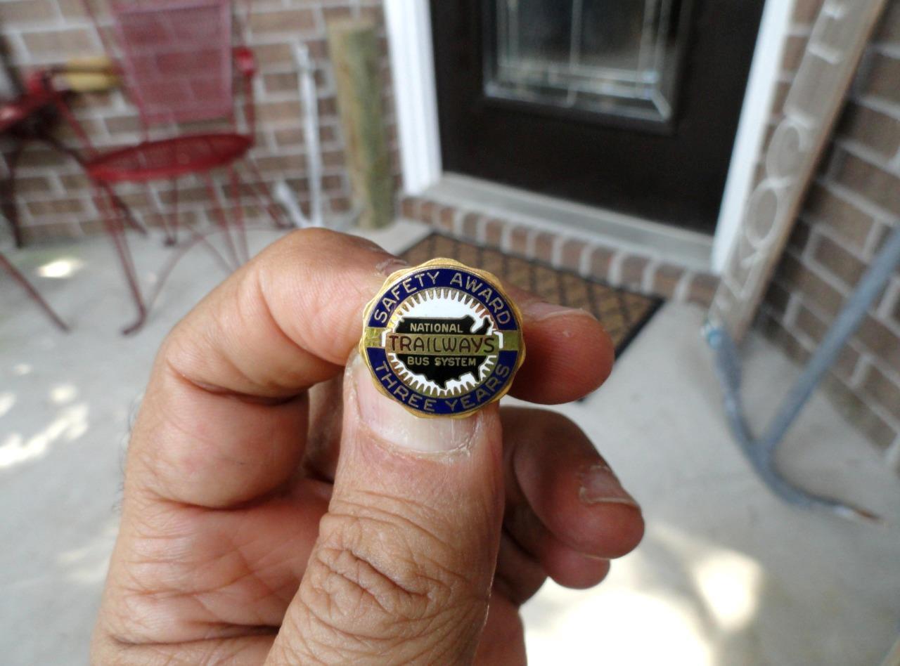 NATIONAL TRAILWAYS BUS SYSTEM Three Year Safety Award Enamel GOLD FILLED Pin