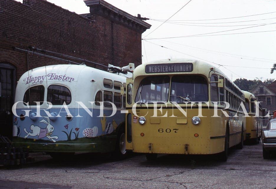 ORIGINAL 1974 RTA TROLLEY BUS KODACHROME SLIDE SPRING BUS & 607 DAYTON OHIO