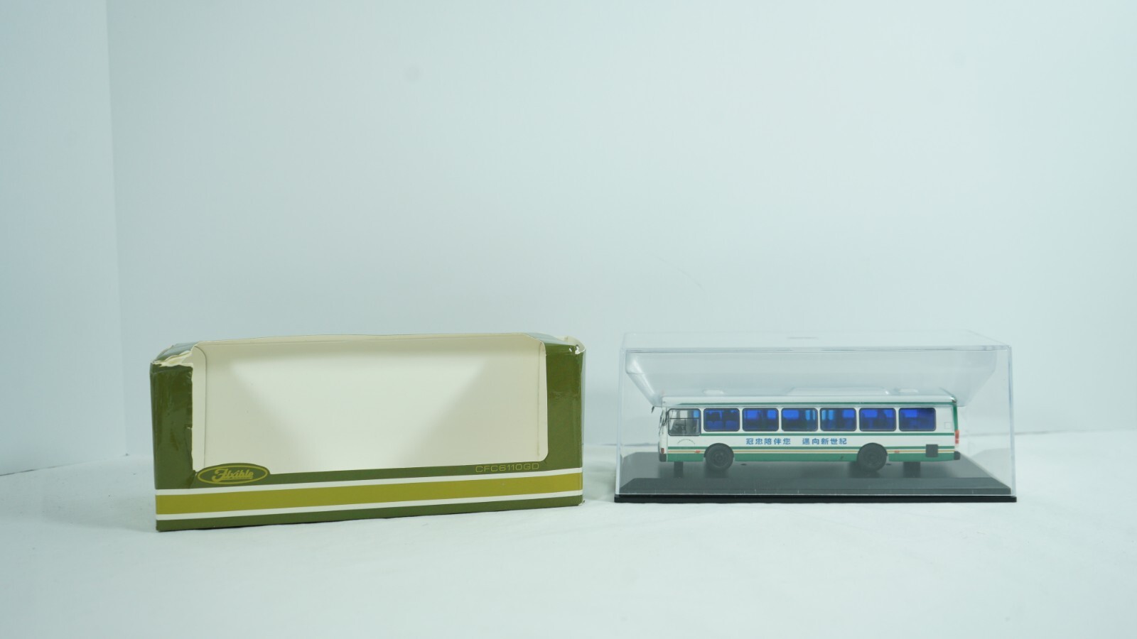 Flexible 52Bus Model 1/76 Diecast China Metro Bus Item CFC6110GD HO7