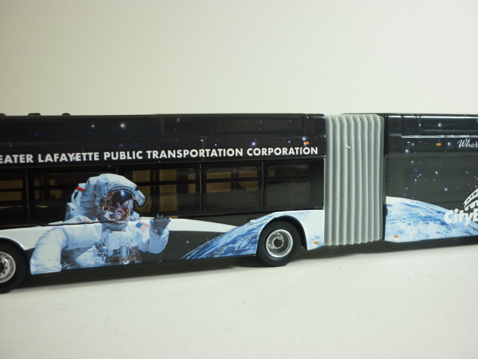 Iconic Replicas 1:87 New Flyer XN60 Articulated Bus Lafayette Indiana USA