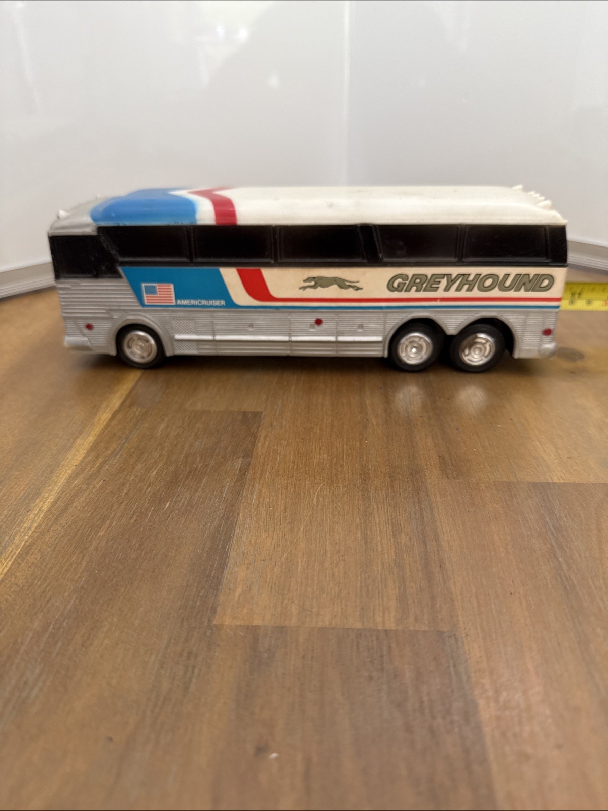 Vintage Greyhound AMERICRUISER Plastic Bus. (gtub1)