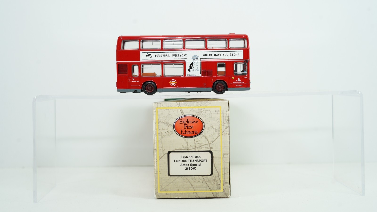 EFE Gilbow 1/76 Leyland Titan London Transport Acton Open Day Special 28806C B23