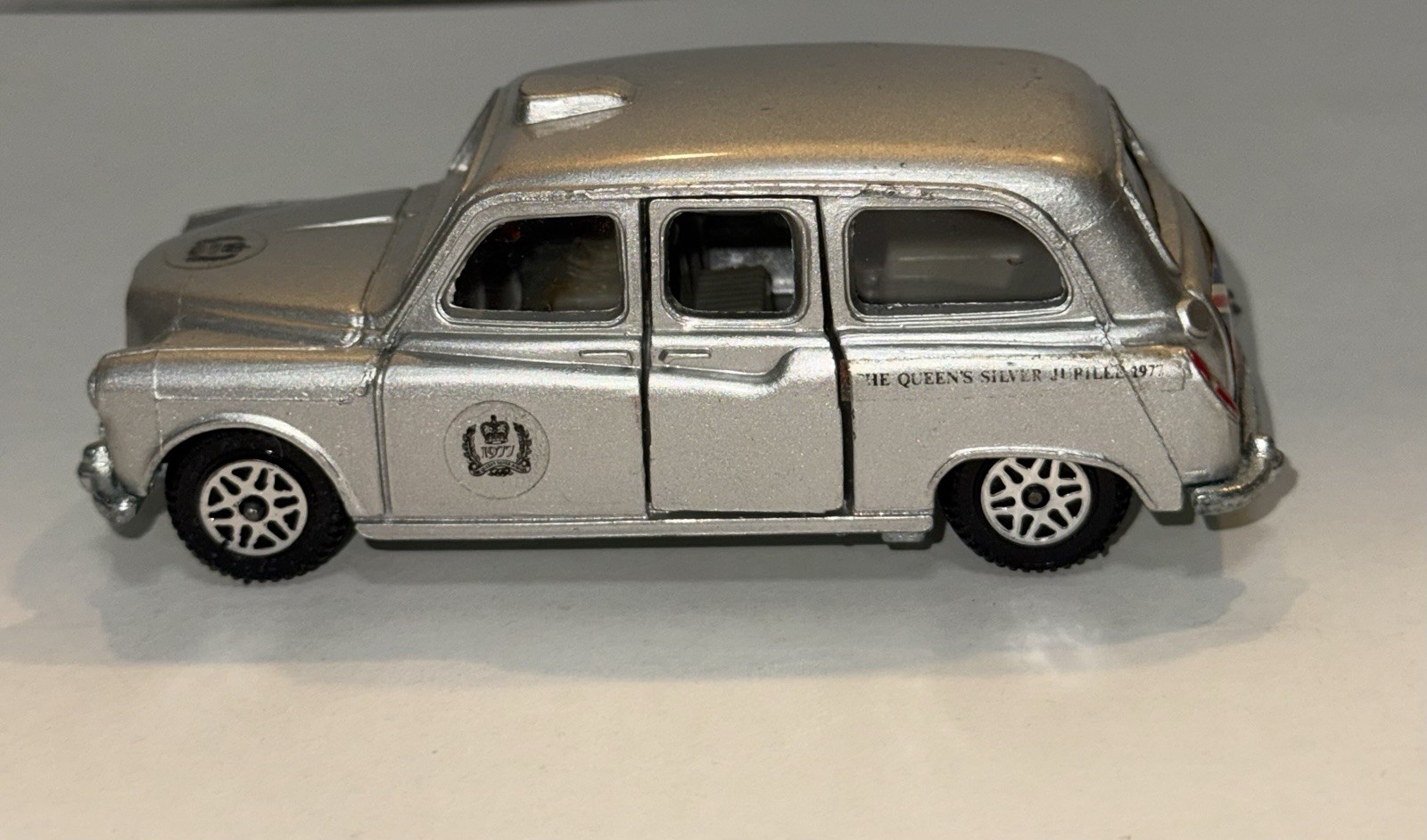 Solido, Dinky, Matchbox, Corgi, metOsul, 8 pc, Bus and Taxi Lot (1/43 1/64 1/87)