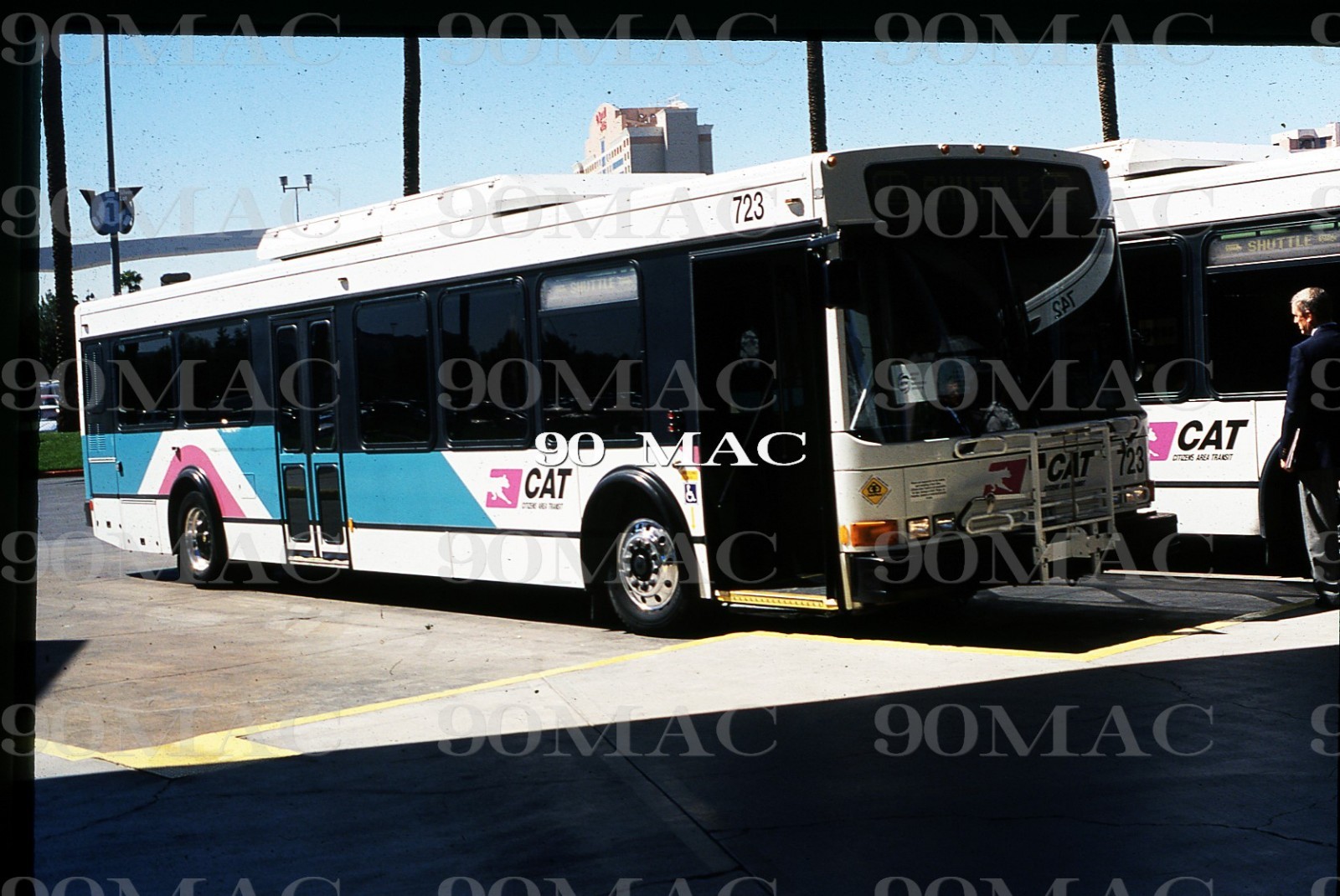 CAT. NABI BUS #723. Las Vegas (NV). Original Slide 2004.