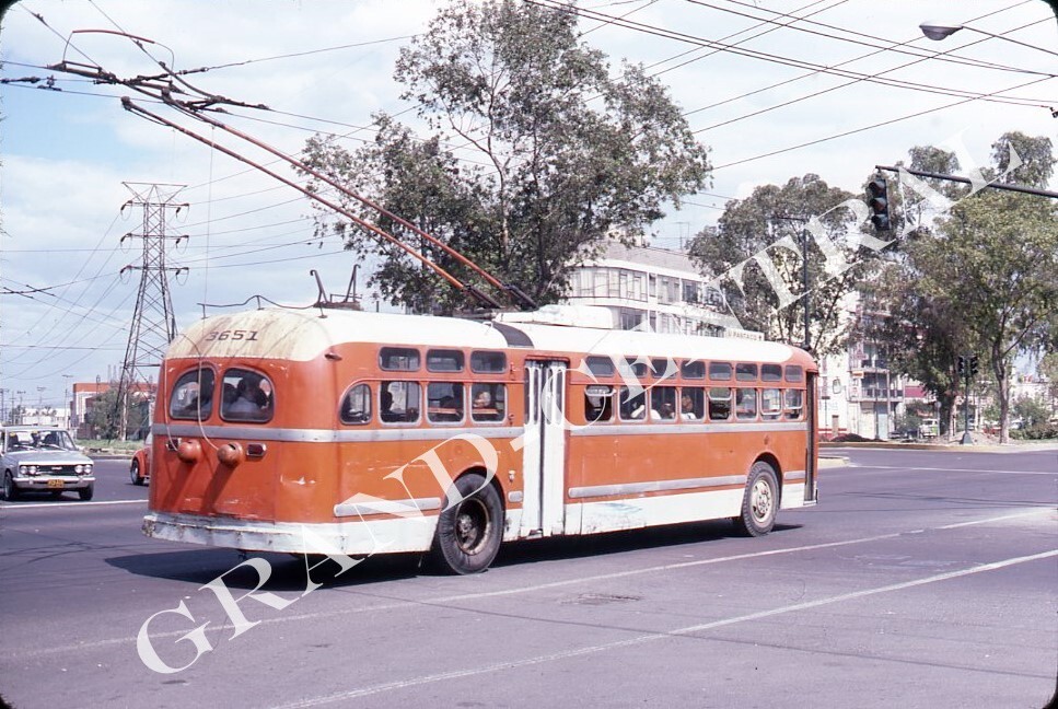 ORIGINAL 1978 MEXICO CITY TROLLEY BUS KODACHROME SLIDE #3651 MEXICO
