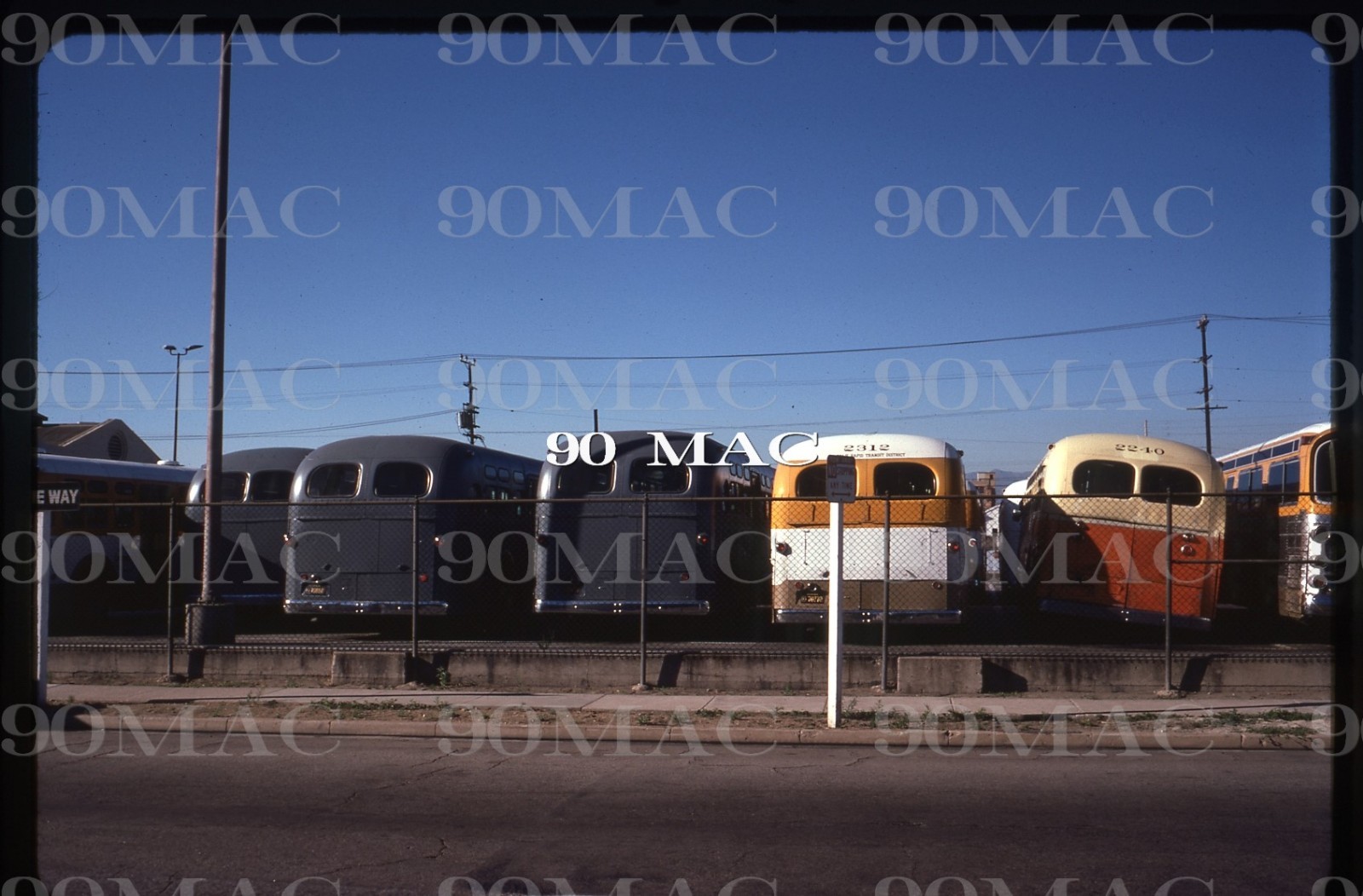 SCRTD-RTD. DIVISION 2 Yard. Los Angeles (CA). Original Slide. 1974. (K) FISH!