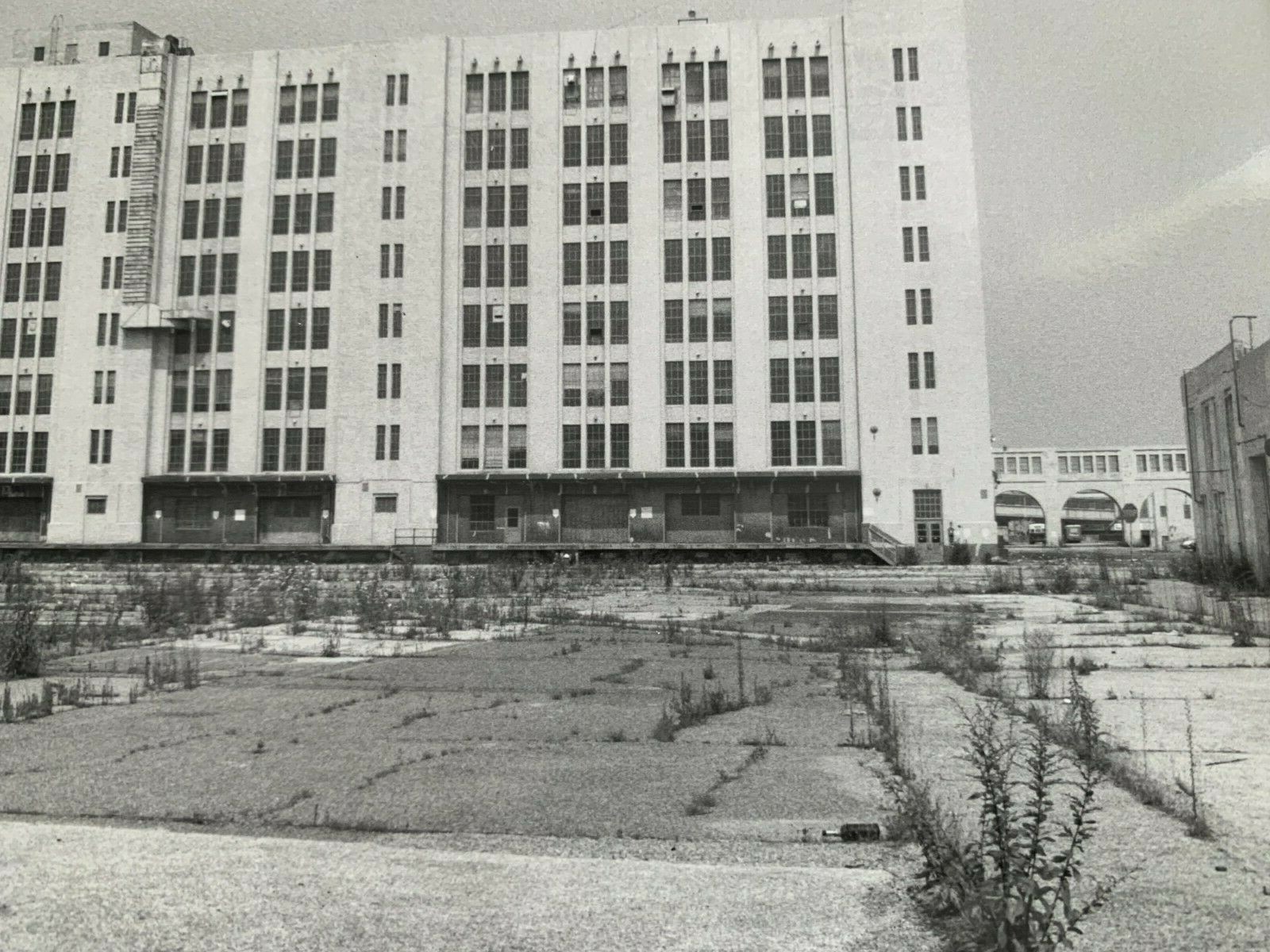 8X10 NYC NY BUS BROOKLYN ARMY TERMINAL BAT AUTHENTIC BLACK & WHITE PHOTOGRAPH