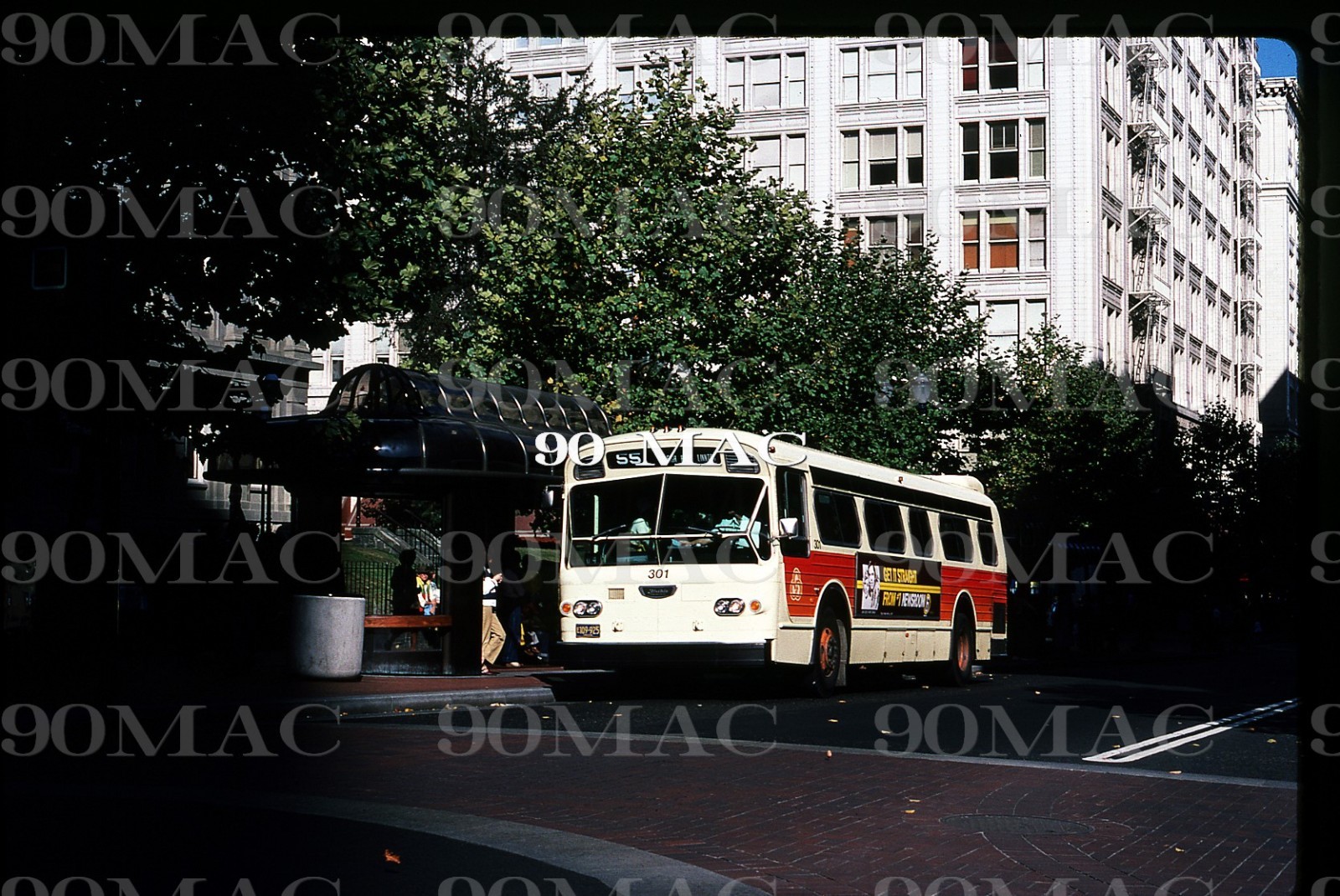 TRI-MET. FLXIBLE BUS #301. Portland (OR). Original Slide 1981.
