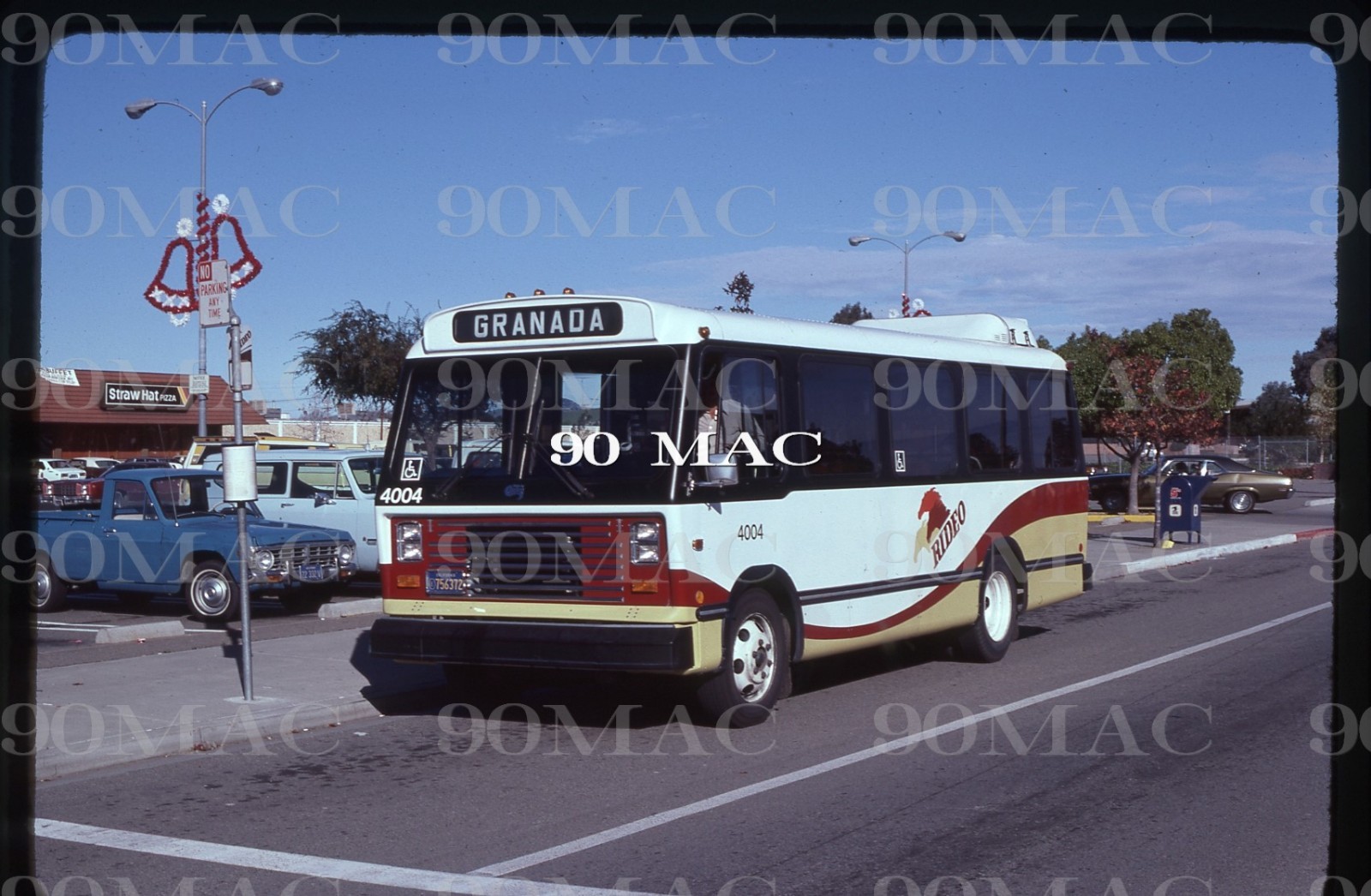 RIDEO. CHANCE BUS #4004. Livermore (CA). Original Slide 1981.