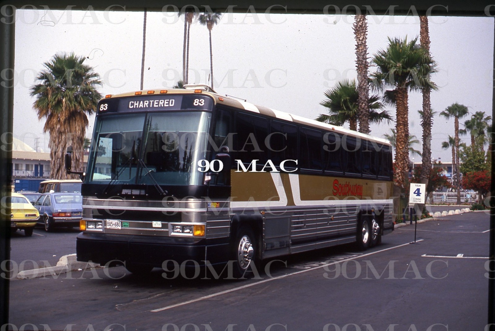 SOUTHWAY CHARTER. MCI COACH BUS #83. Anaheim (CA). Original Slide 1987.