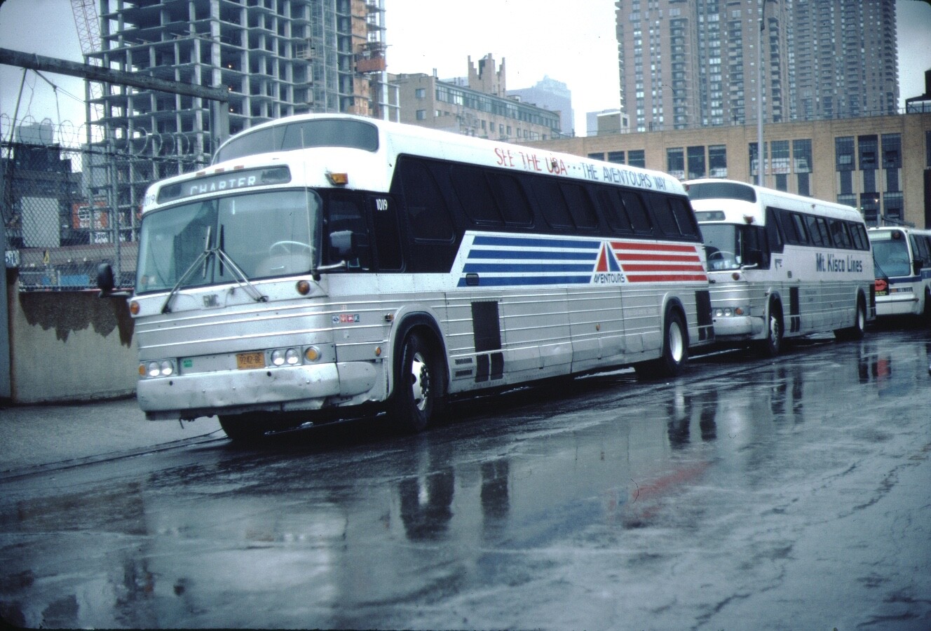 Mt Kisco Bus Lines GM PD 4905 Bus Kodachrome original Kodak slide