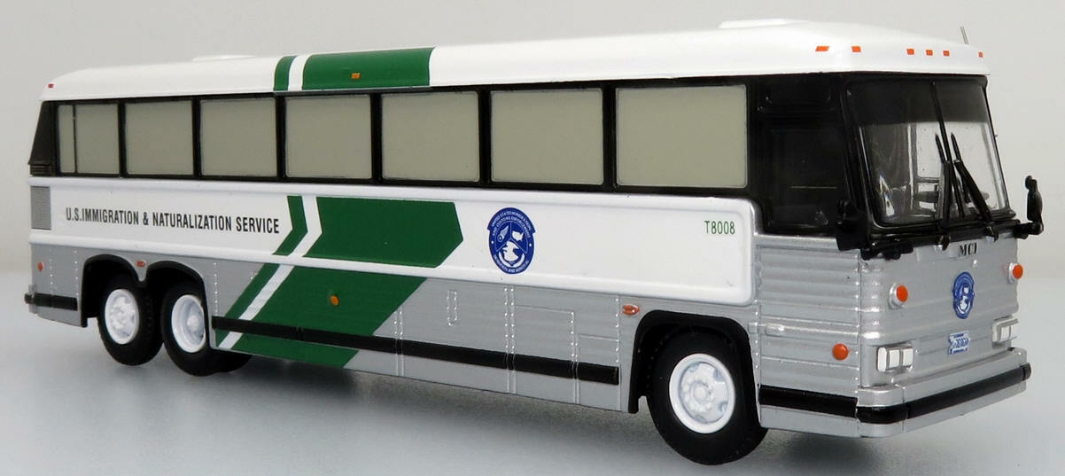 MCI MC12 Coach US Immigration Bus 1/87 Scale-HO Scale Iconic Replicas New!