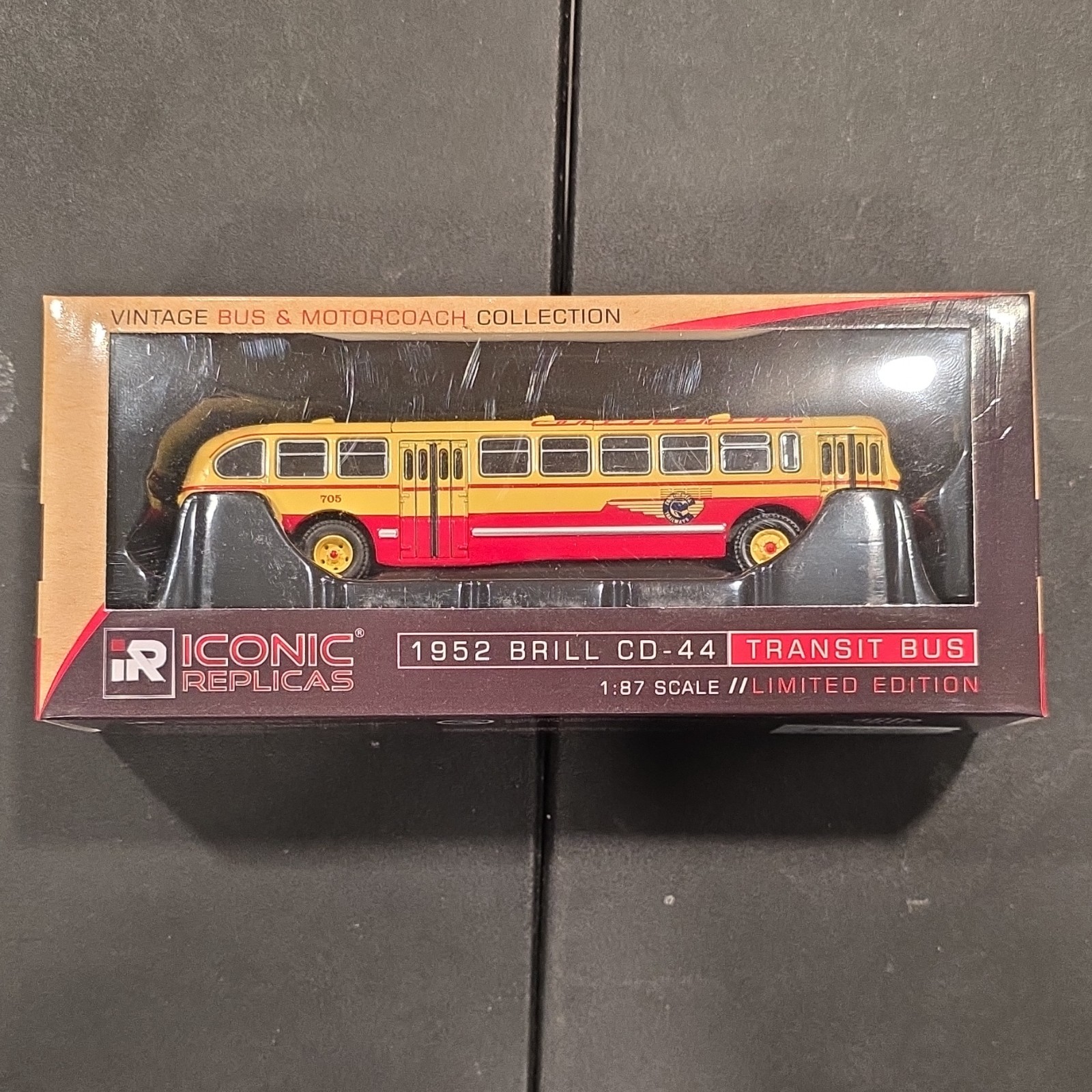 Iconic Replicas Brill CD-44 Transit Bus 1:87 Scale Vintage Diecast Model 1952