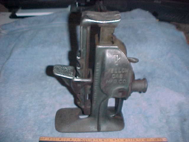 Antique Yellow Cab Iron Jack 10”-17” Simplex No.141 All Original Works Taxi Auto