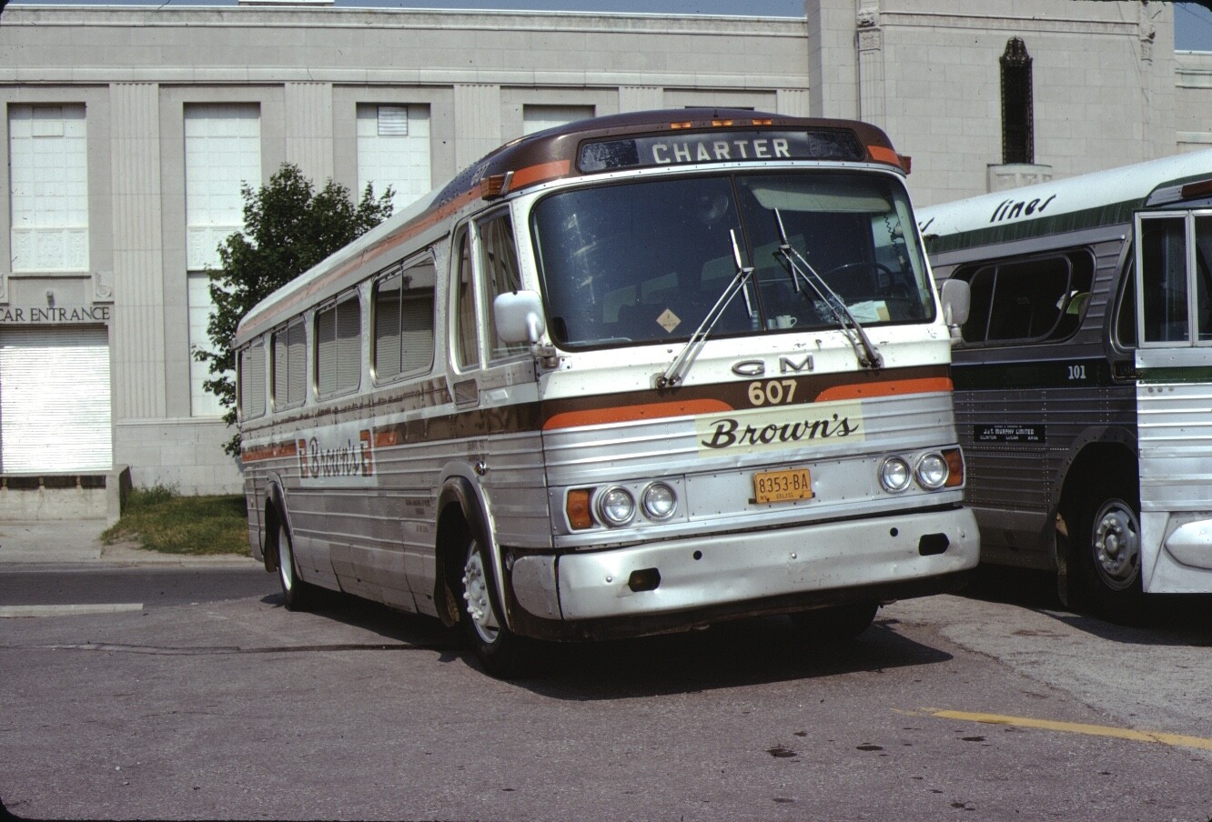 Brown’s GM PD 4106 bus Kodachrome original Kodak Slide