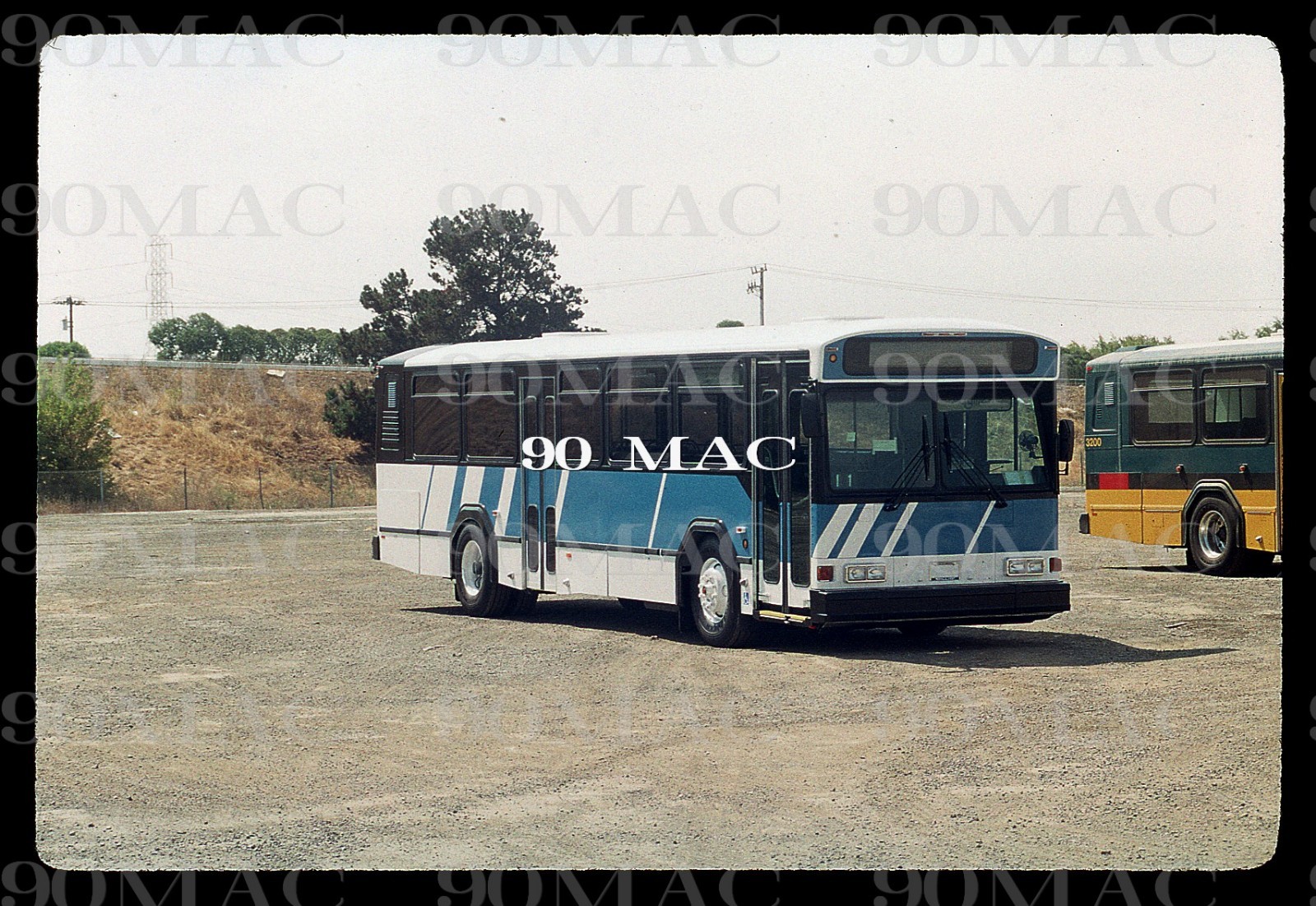 GILLIG BUS FACTORY. Hayward (CA). 2 Original Slides 1996. (AN-AO)