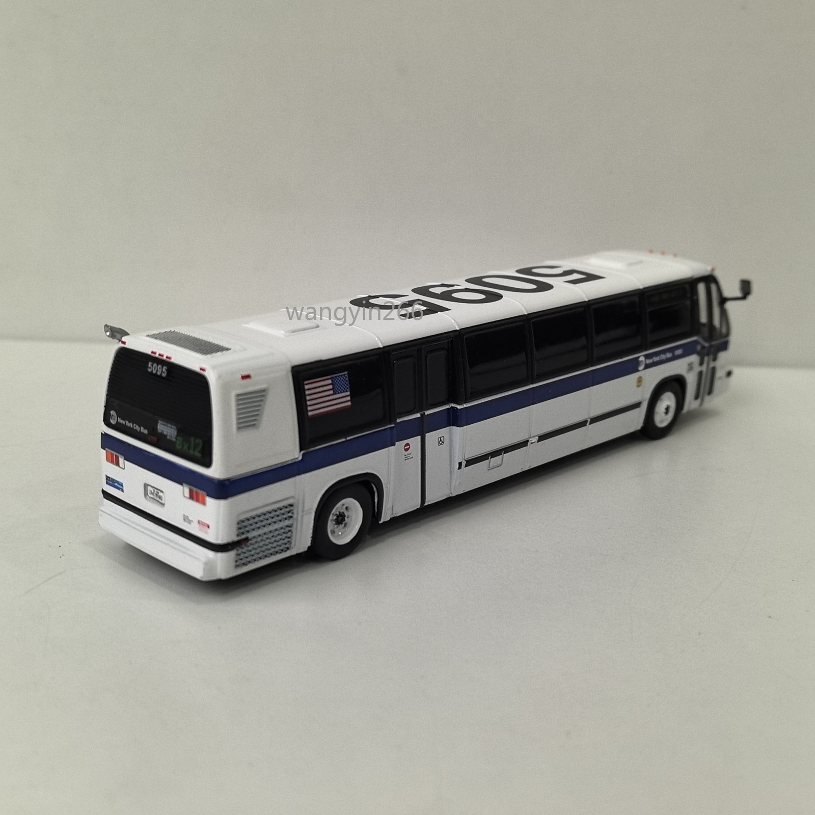 Iconic Replicas HO 1/87 MTA New York City Transit Bus Diecast Model
