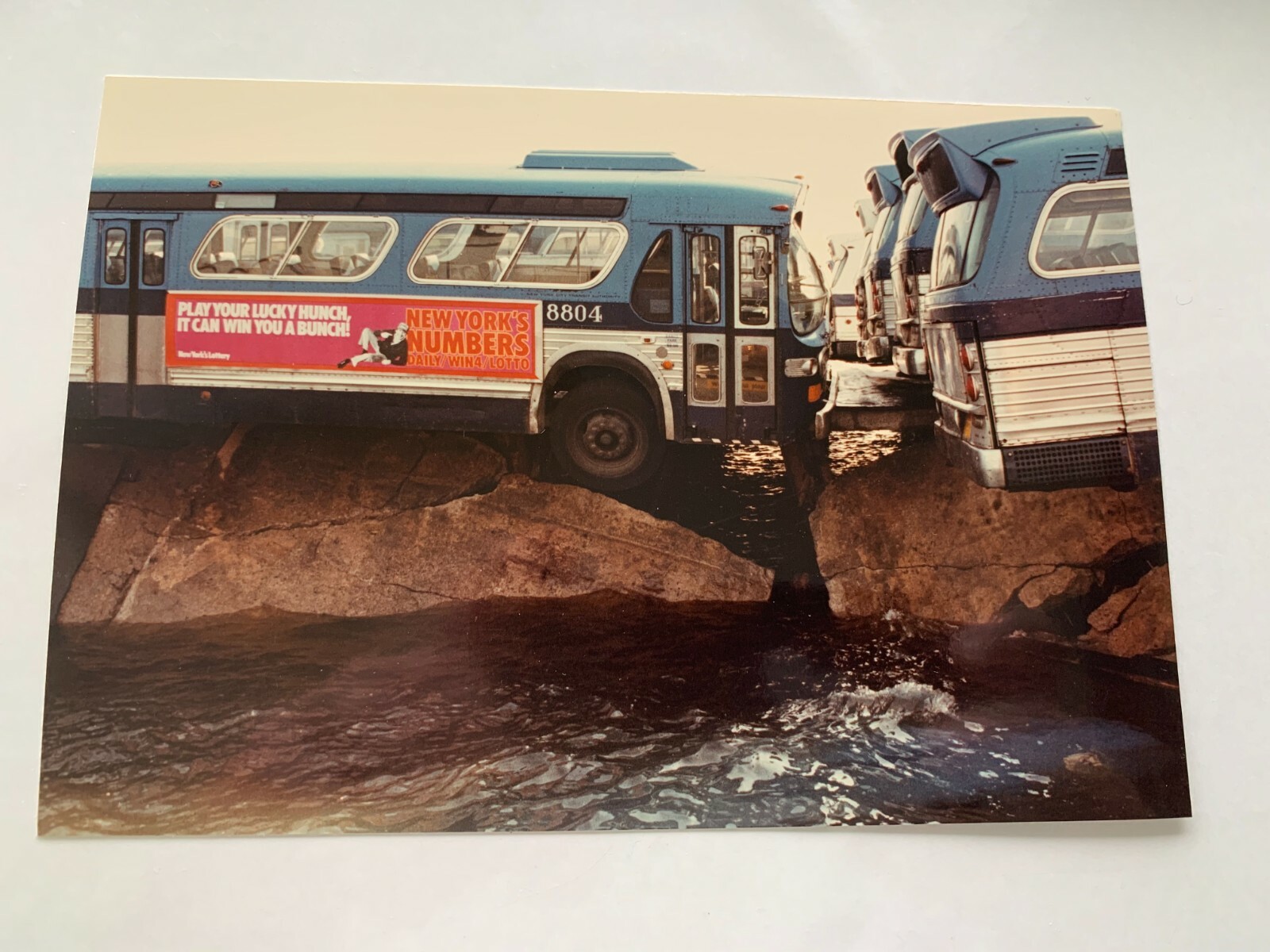 6×4 NY NYC BUS PHOTOGRAPH EDGEWATER PIER COLLAPSE 1983 #8804 NEW YORK LOTTO AD