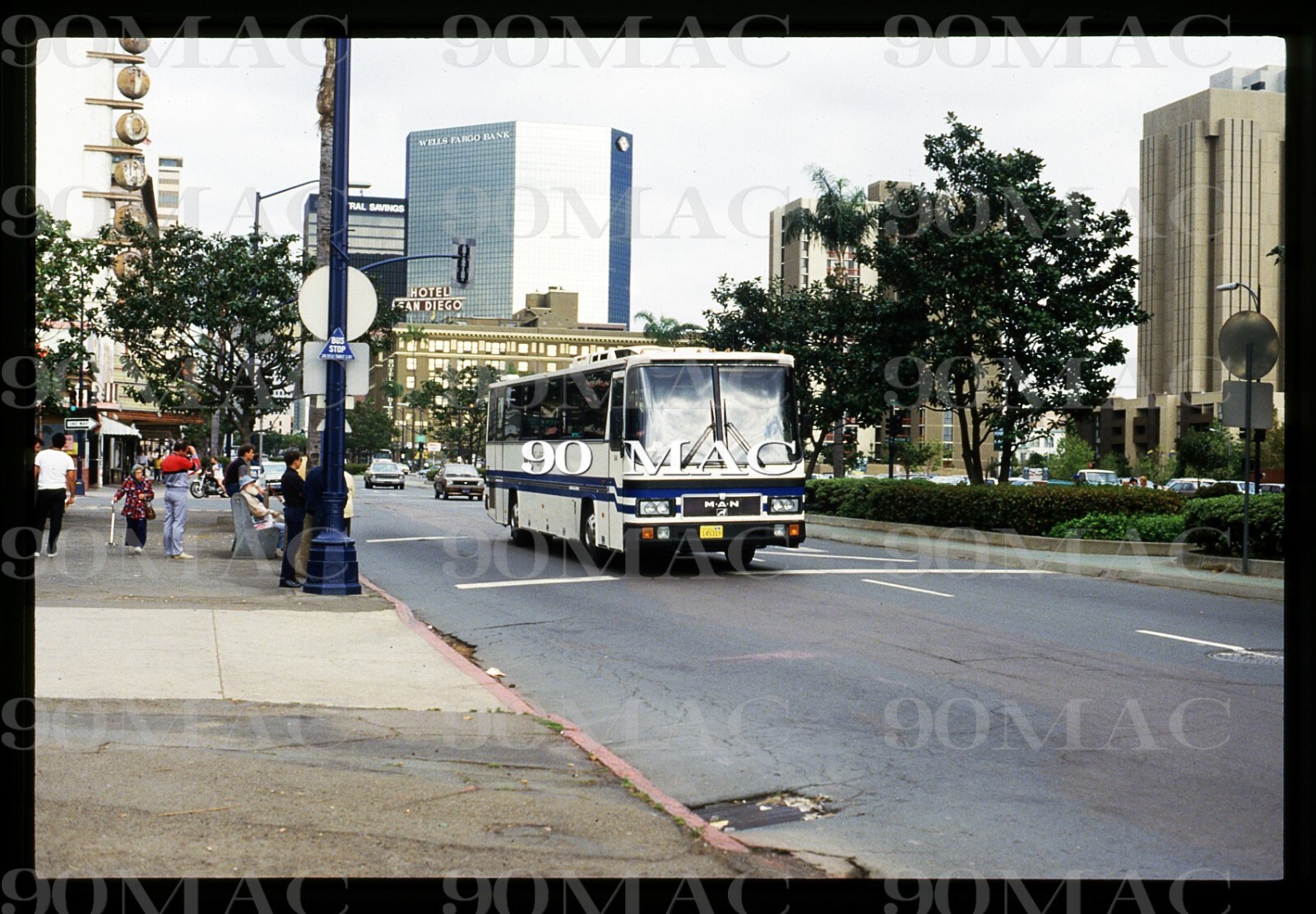 LOUNGE CAR TOURS. M-A-N BUS #8503. San Diego (CA). Original Slide 1986.