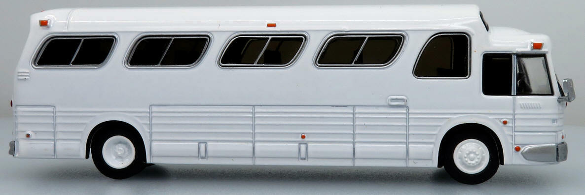 GM PD4107 Buffalo Coach Bus Blank/White 1/87-HO Scale Iconic Replicas New!