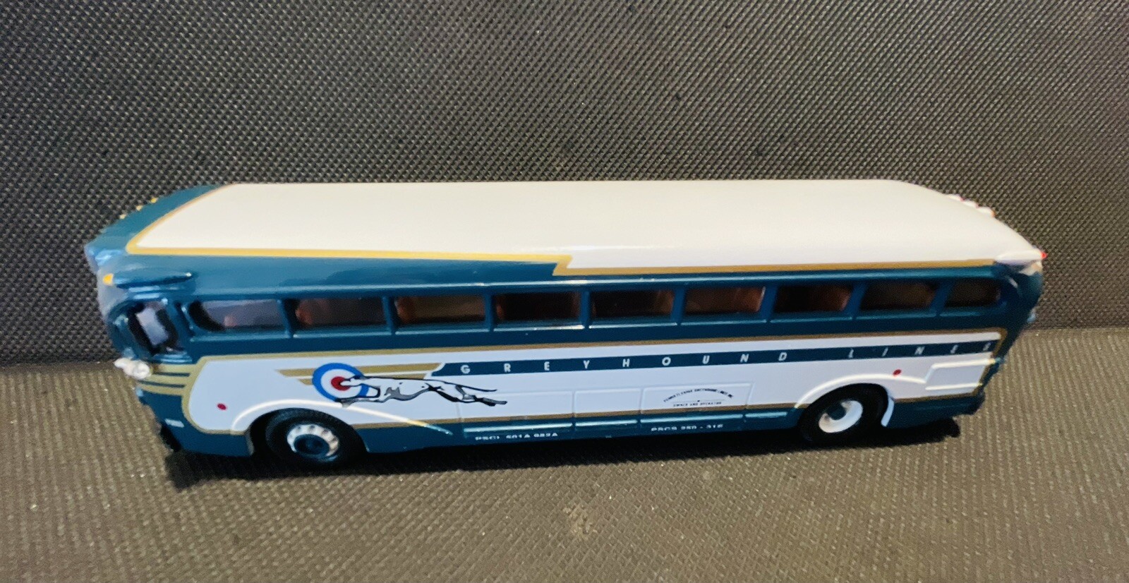 CORGI Yellow Coach 1936 Greyhound Lines – No. 1675 – Pennsylvania Line – NOS