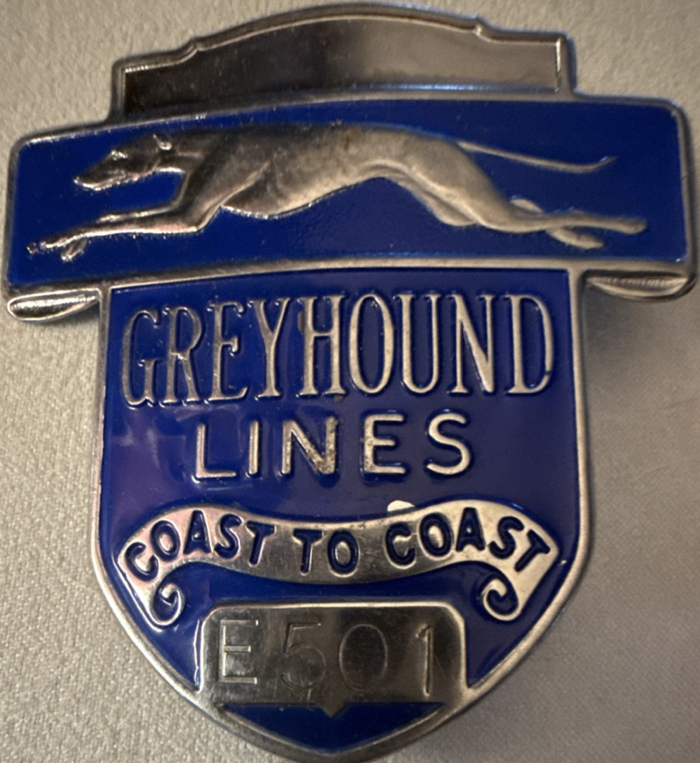 Vintage 1950s-1960s Greyhound Lines Coast to Coast Blue Badge Pin E501
