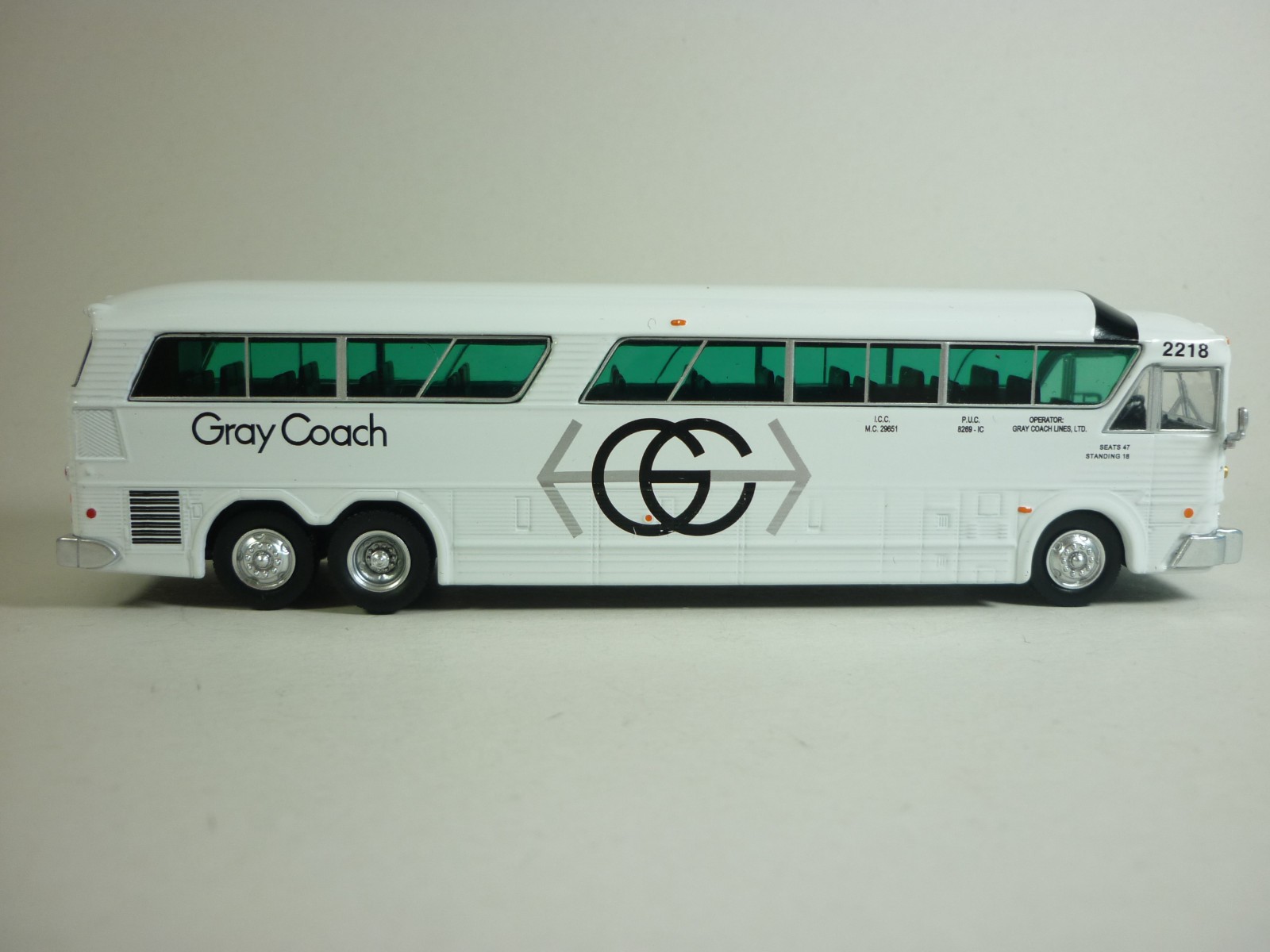 Iconic Replicas 1:87 MCI 7 Challenger Bus Gray Coach With OVP 87-0270
