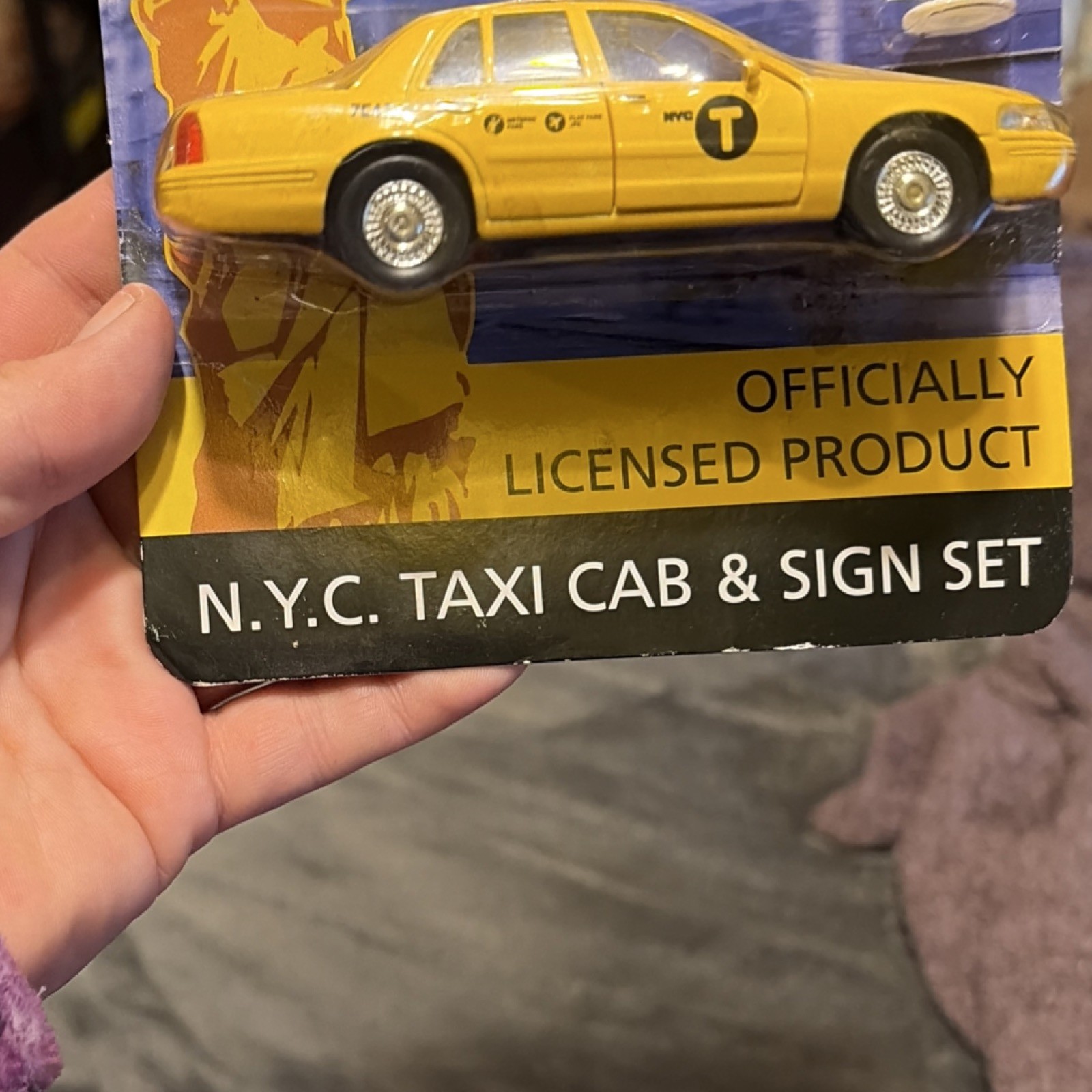 Daron NYC Taxi Cab & Sign Set 2014 Officially Licensed, Working Doors